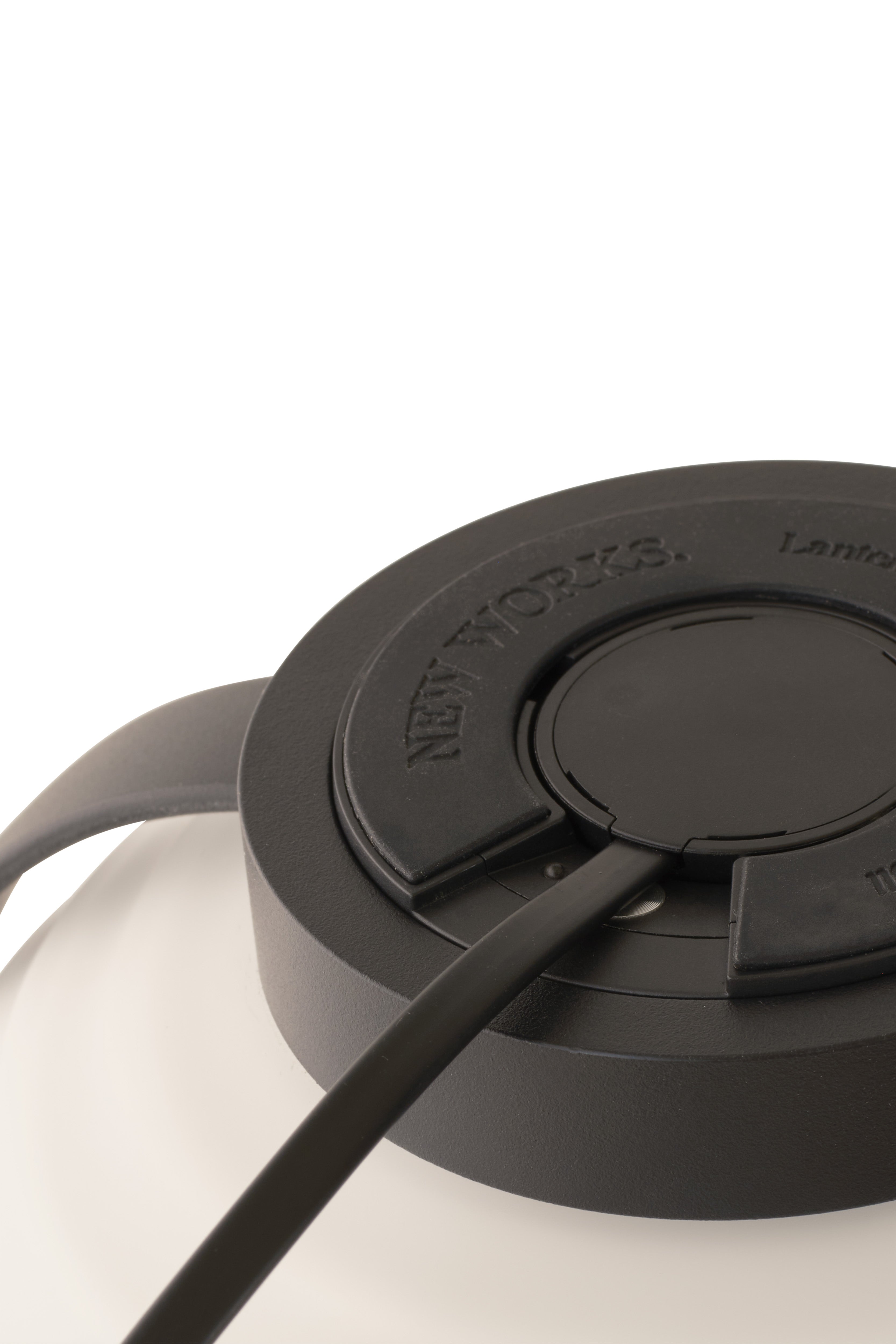 Tragbare Lanternweiße mit einem schwarzen Griff