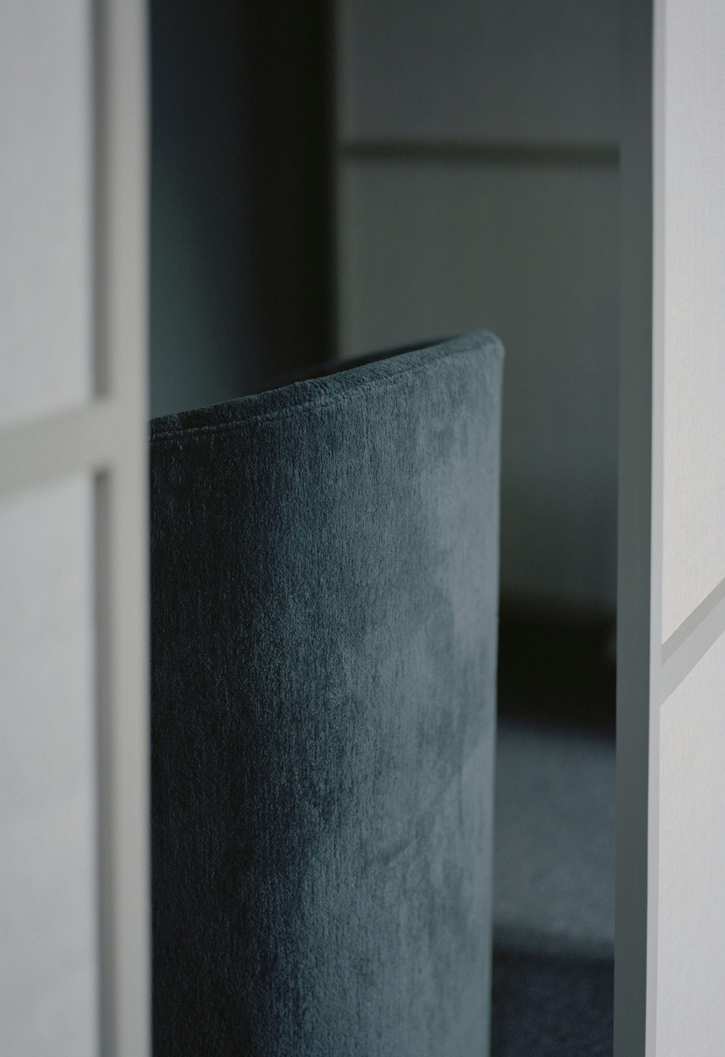 Gepolsterter kugelhafter Sessel