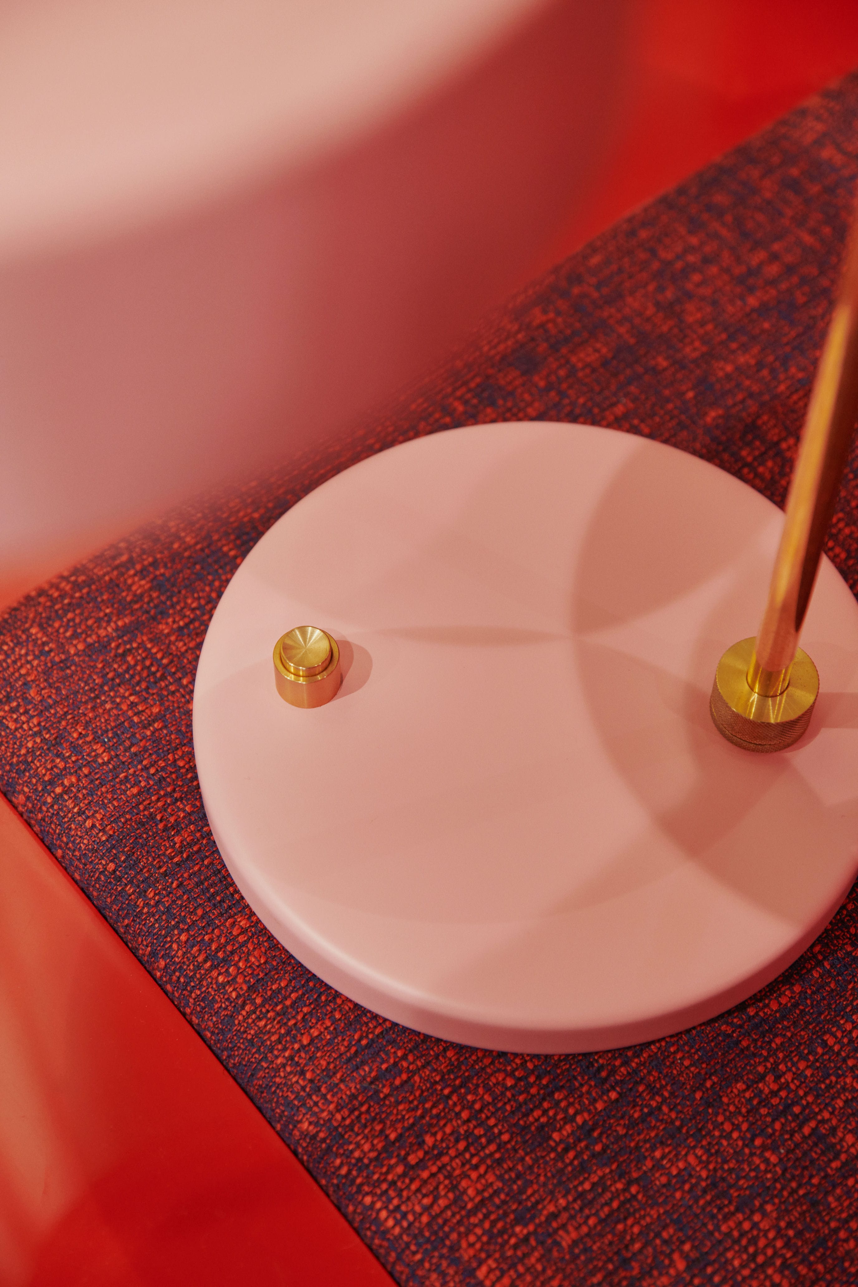 Zierliche Maschine Tischlampe hellrosa