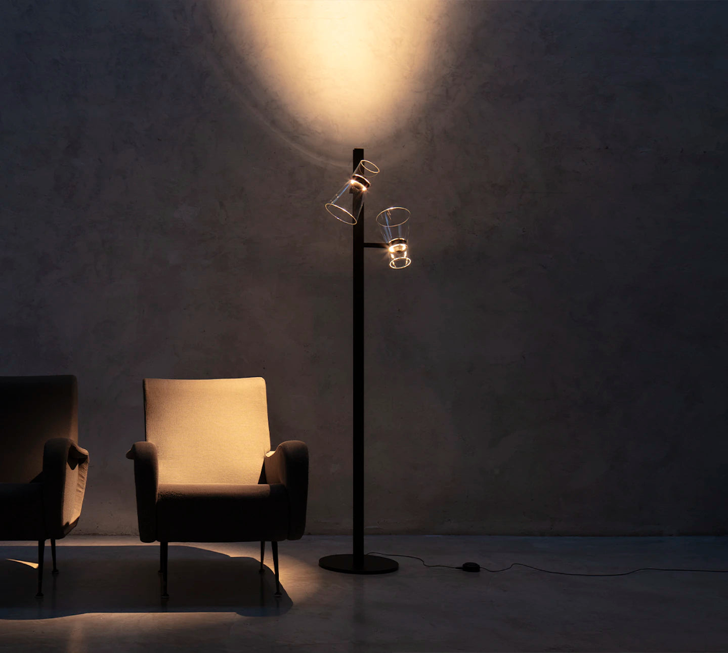 Stehlampe mit zwei Punkten NOCTURNE CONE schwarz