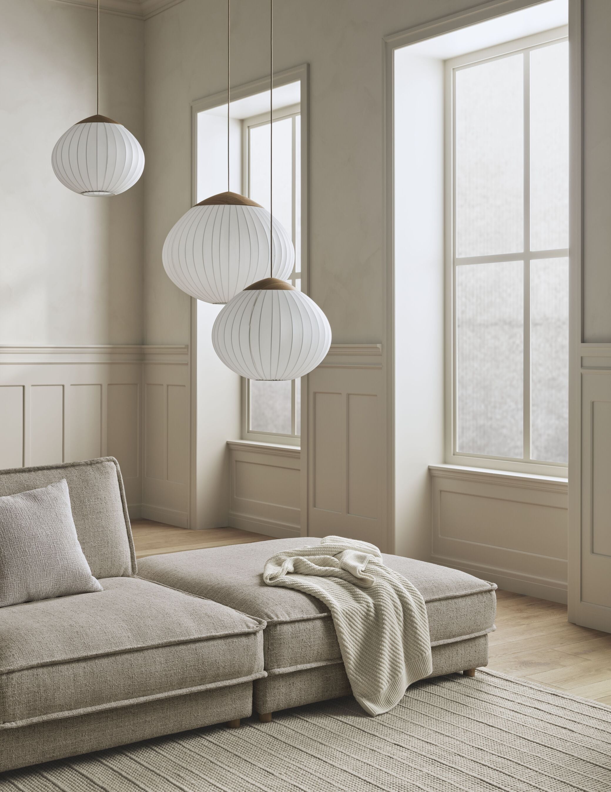 Noora Pouf mit einer Basis aus schwarzem Eichenholz