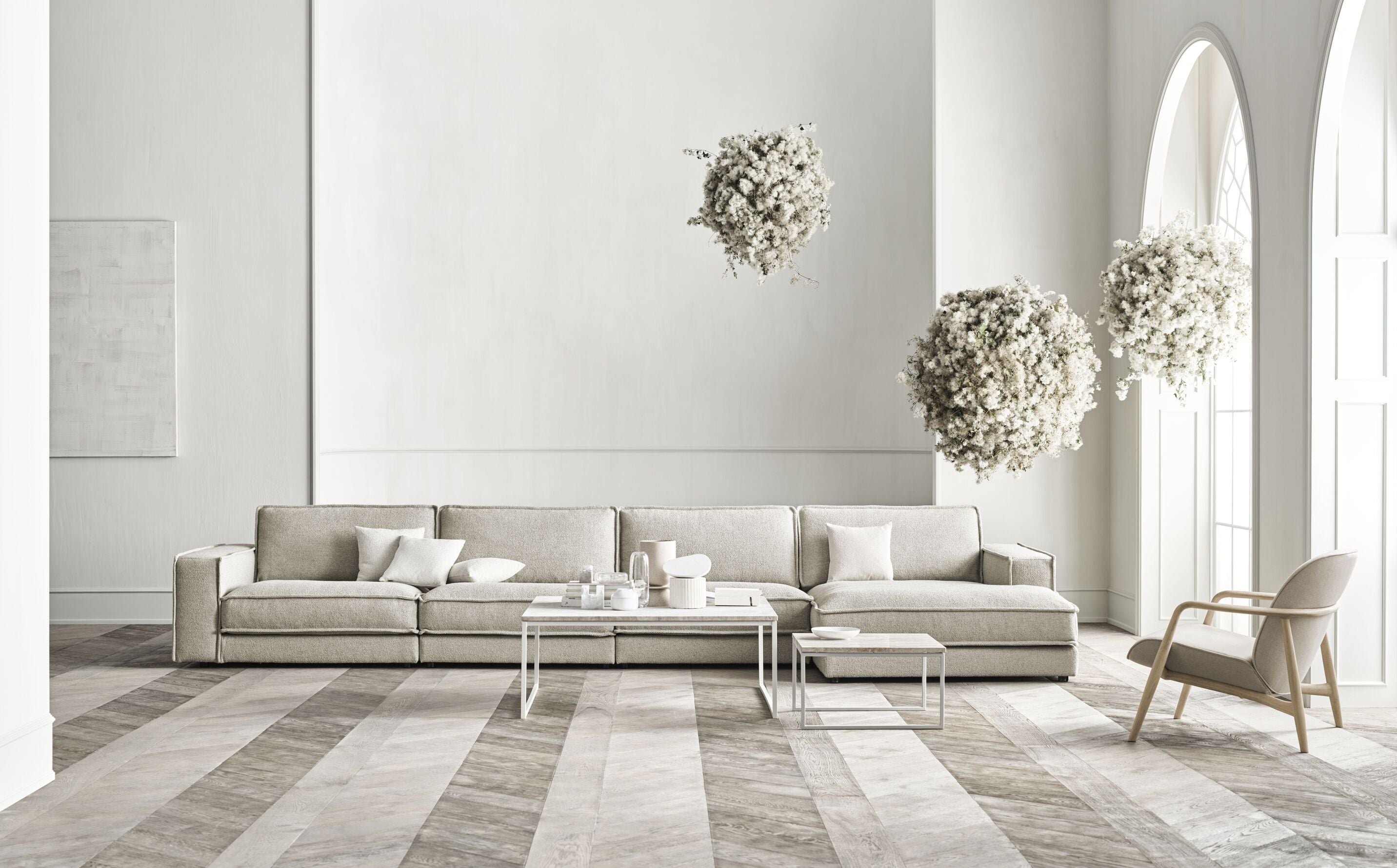 Noora Modulare Sofa - Linkshandelte Chaise mit einer schwarzen Basis
