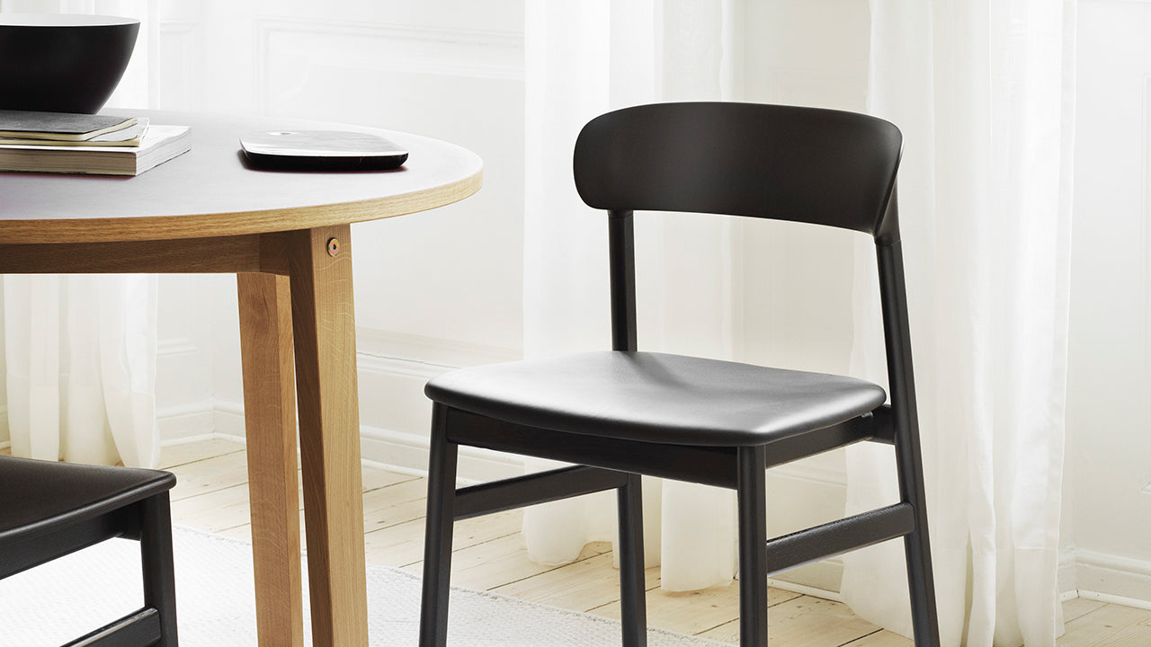 Herit black chair with a dark oak base