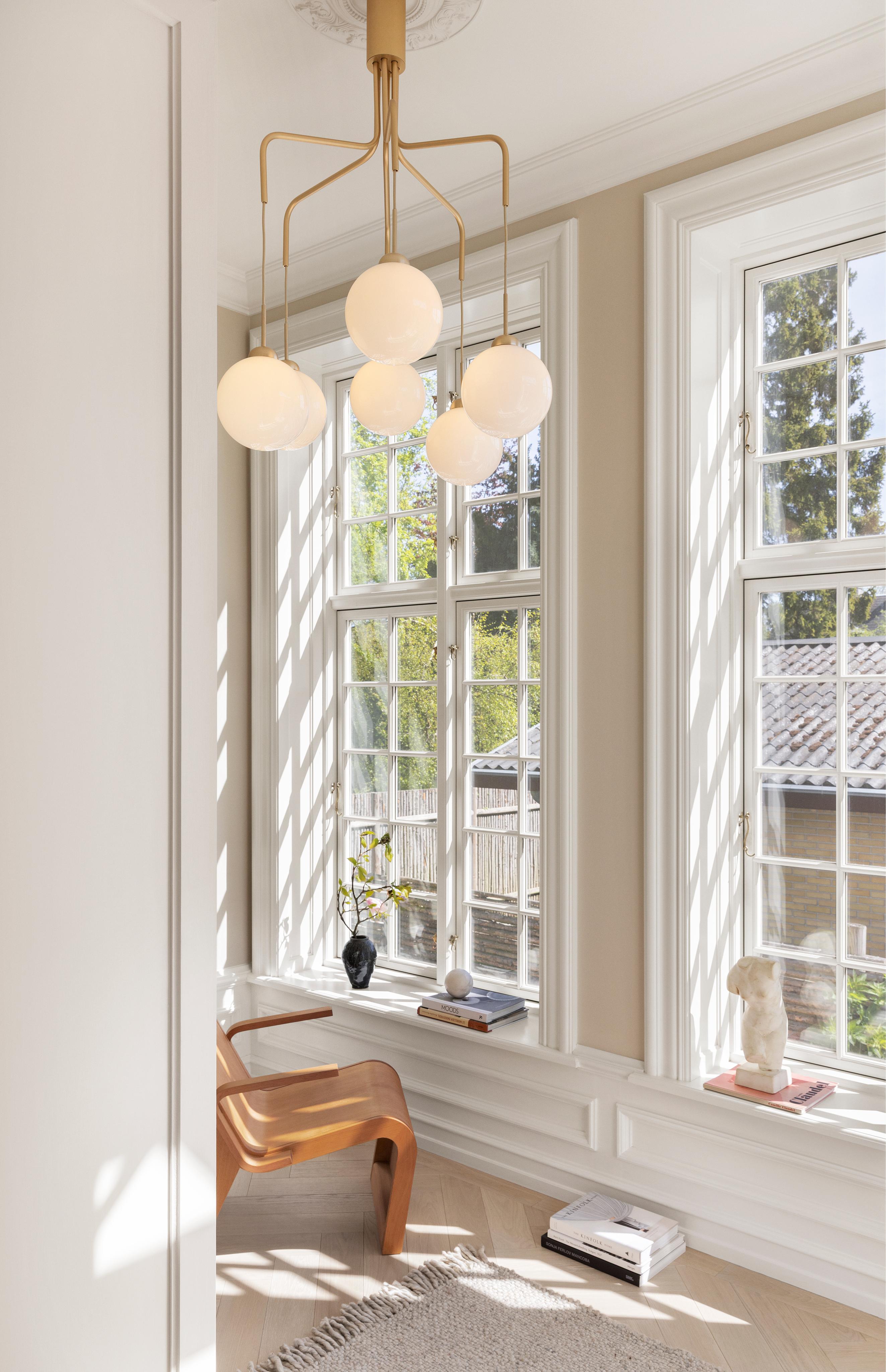 APIALES CLUSTER 6 Black Pendant Lamp with Opal Glass [Antonina] [Amelia spr]