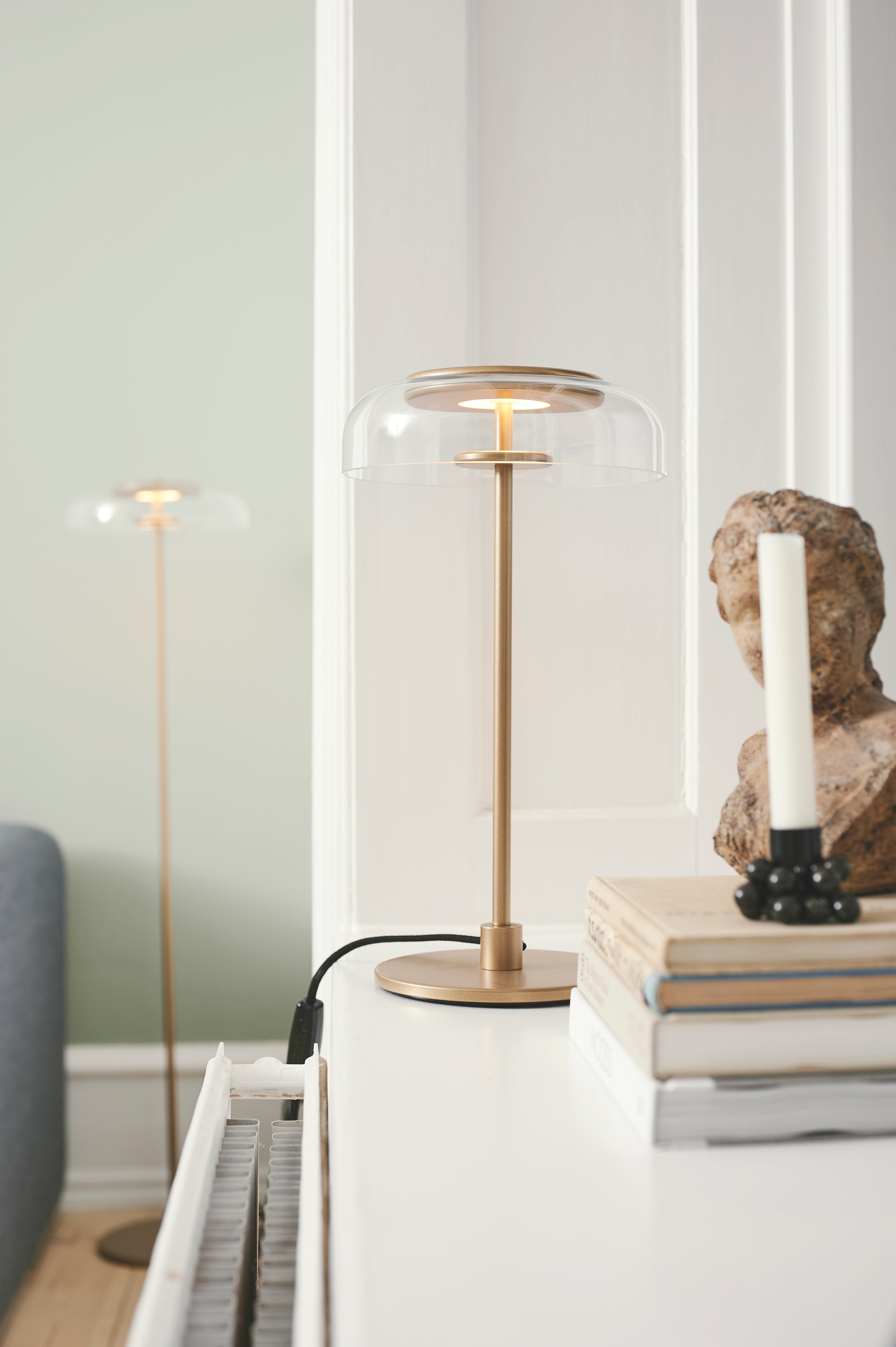 Tischlampe BLOSSI in Gold mit transparentem Glas