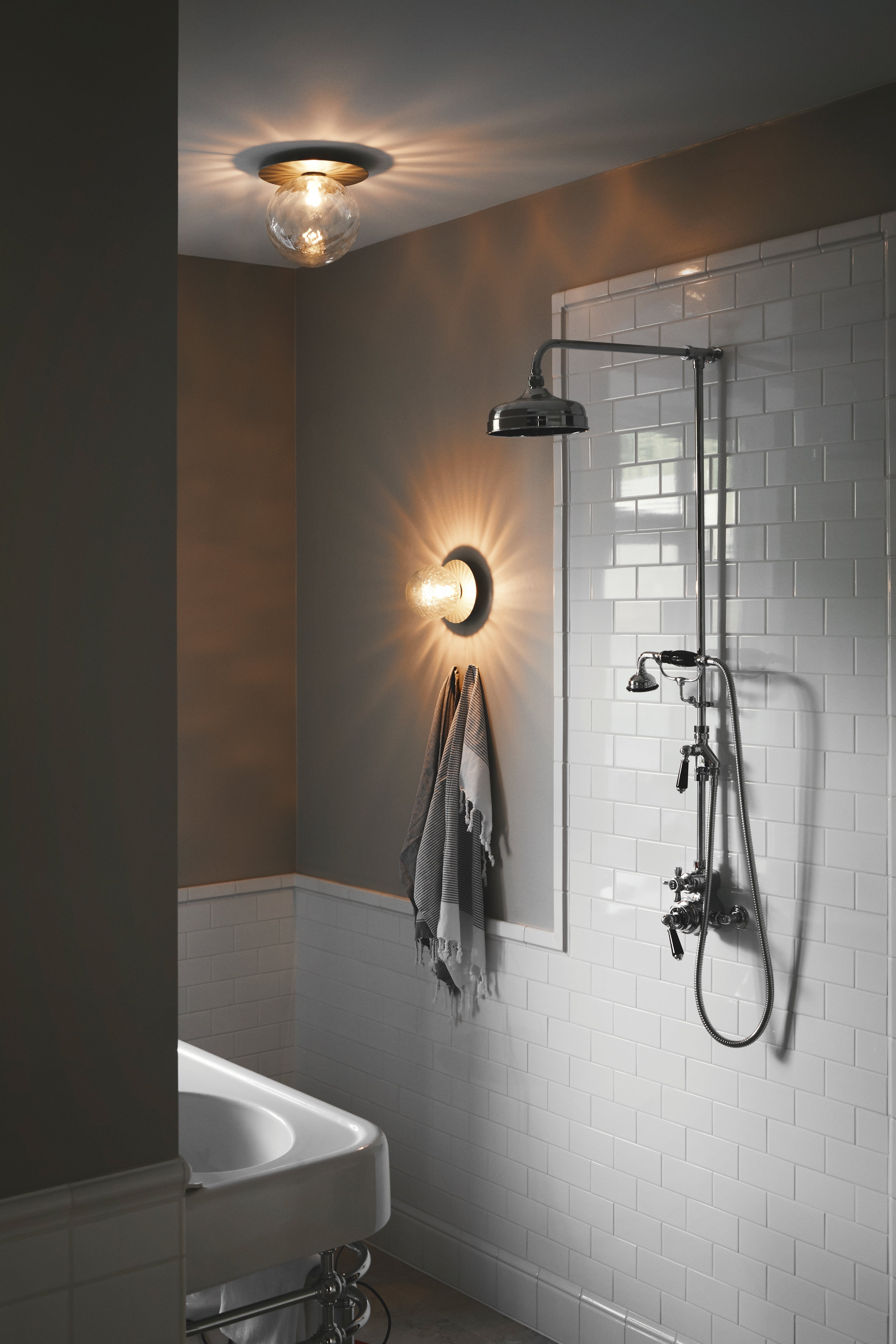 Wandlampe LIILA silber mit transparentem Glas