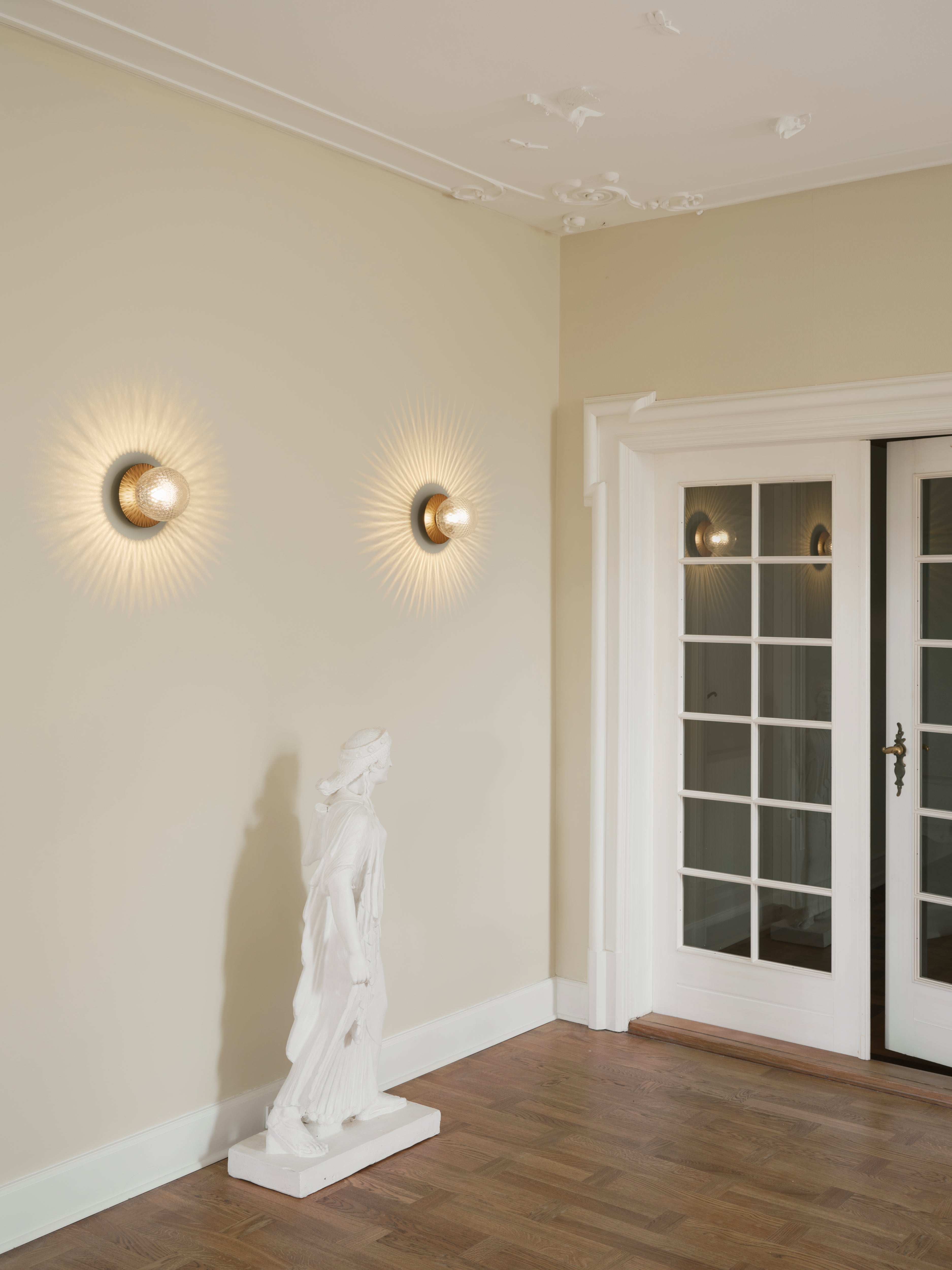 Wandlampe LIILA dunkelbraun mit transparentem Glas