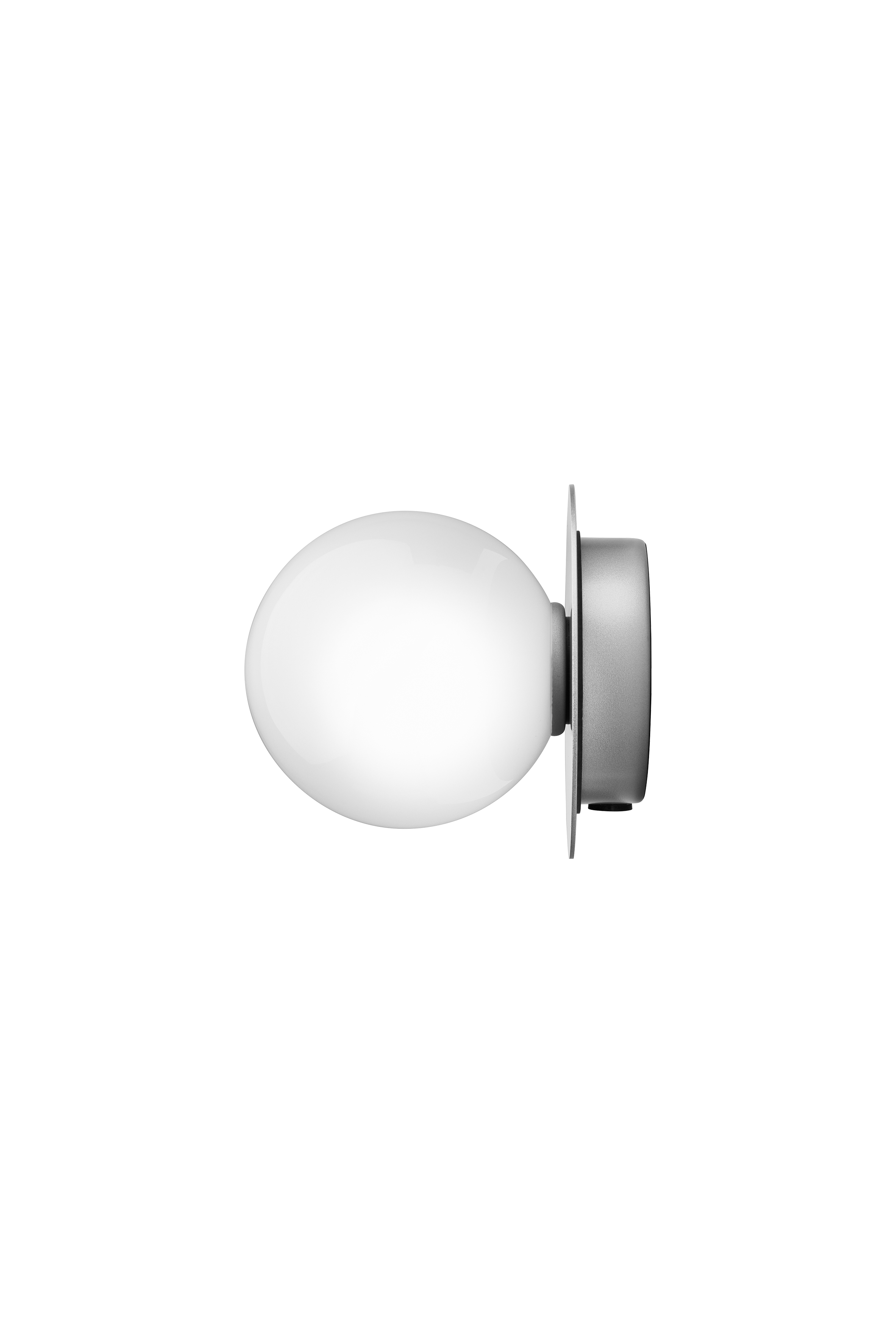 Wandlampe LIILA in Silber mit opalem Glas