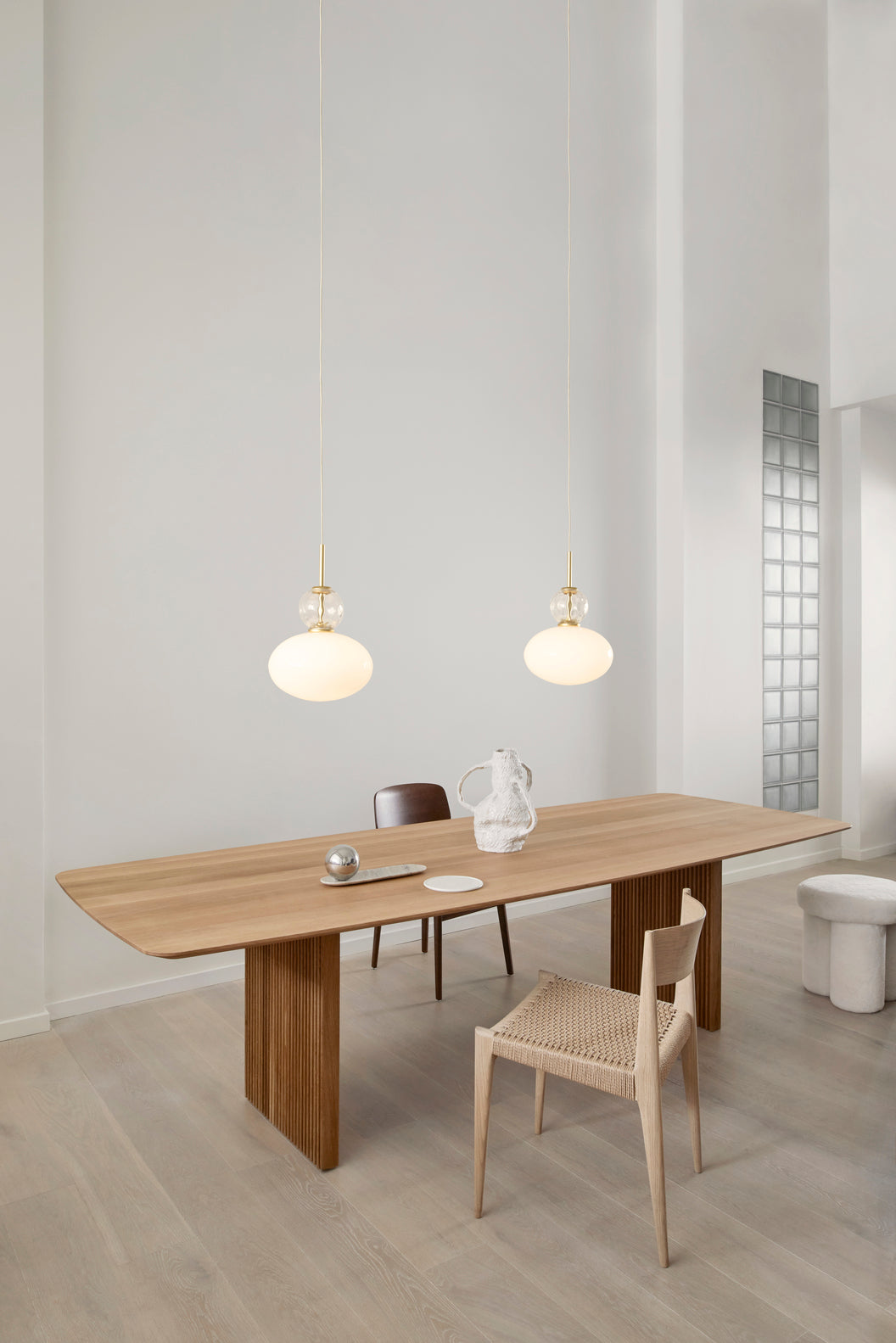 Lampa wisząca RIZZATTO 32 mosiężny z opalowym szkłem – Nuura
