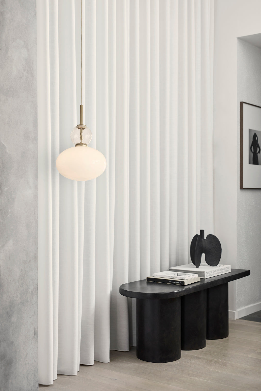 Lampa wisząca RIZZATTO 32 mosiężny z opalowym szkłem – styl minimalistyczny