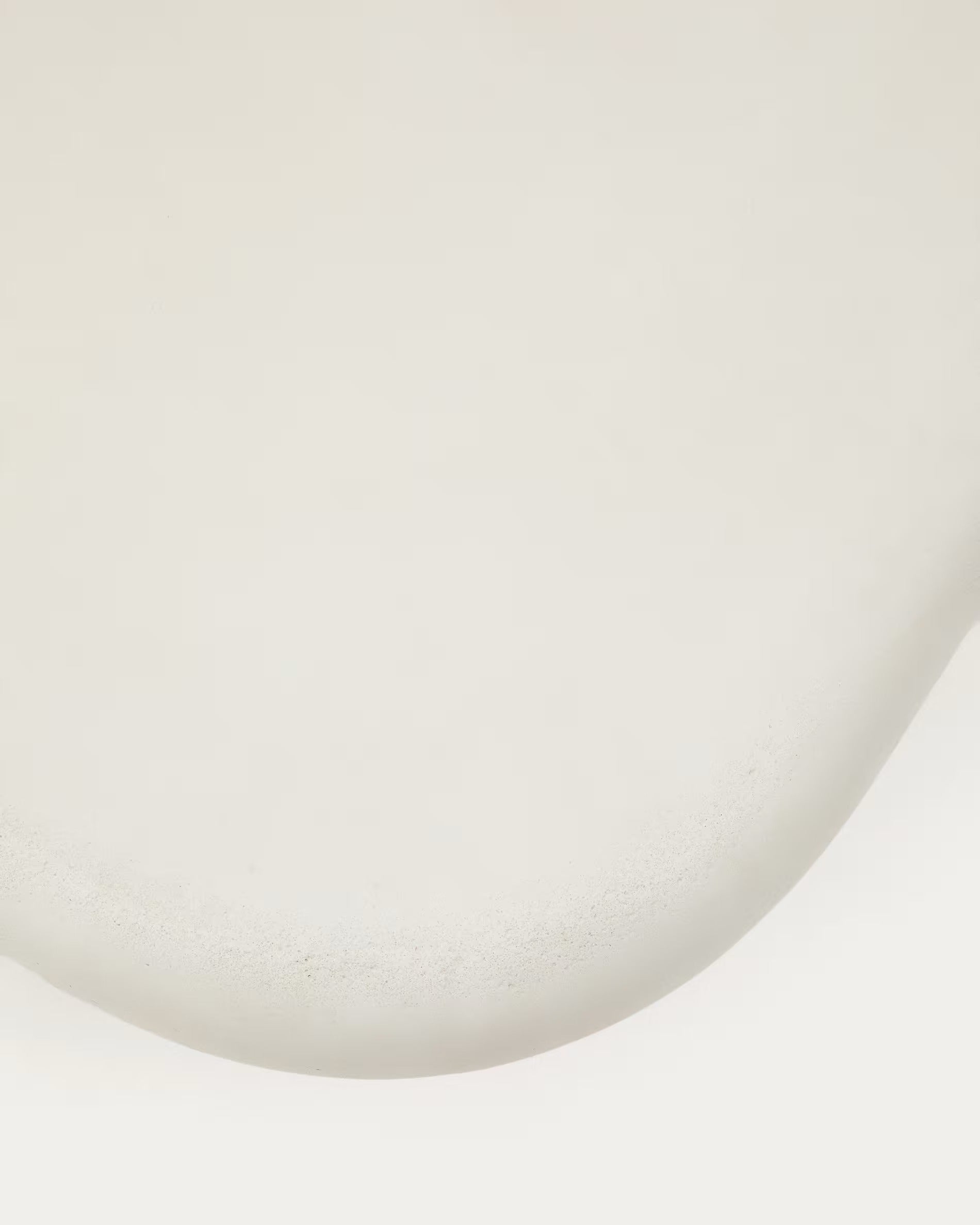 LABRA Outdoor-Couchtisch aus Zement und Akazienholz 