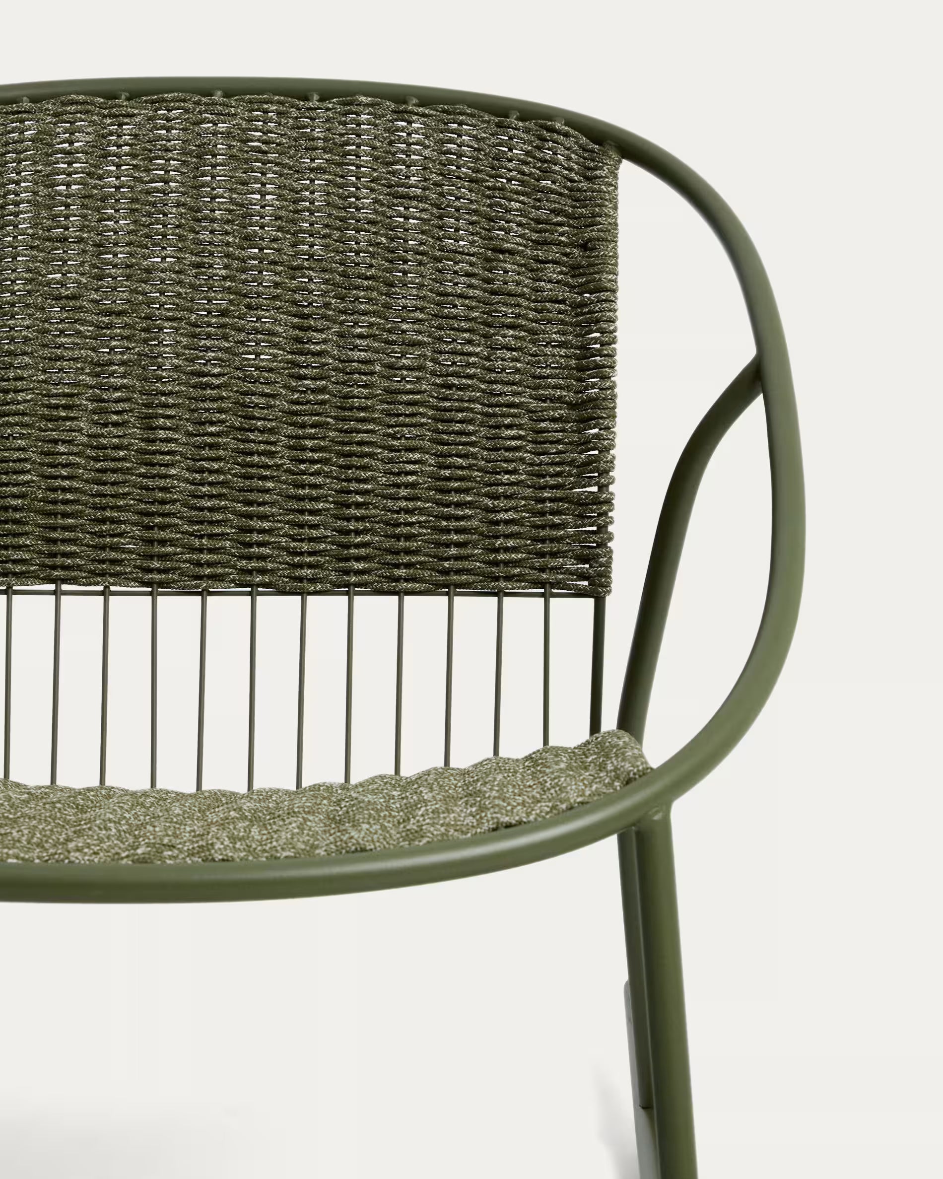 Fotel ogrodowy bujany ATRANI zielony – Kave Home