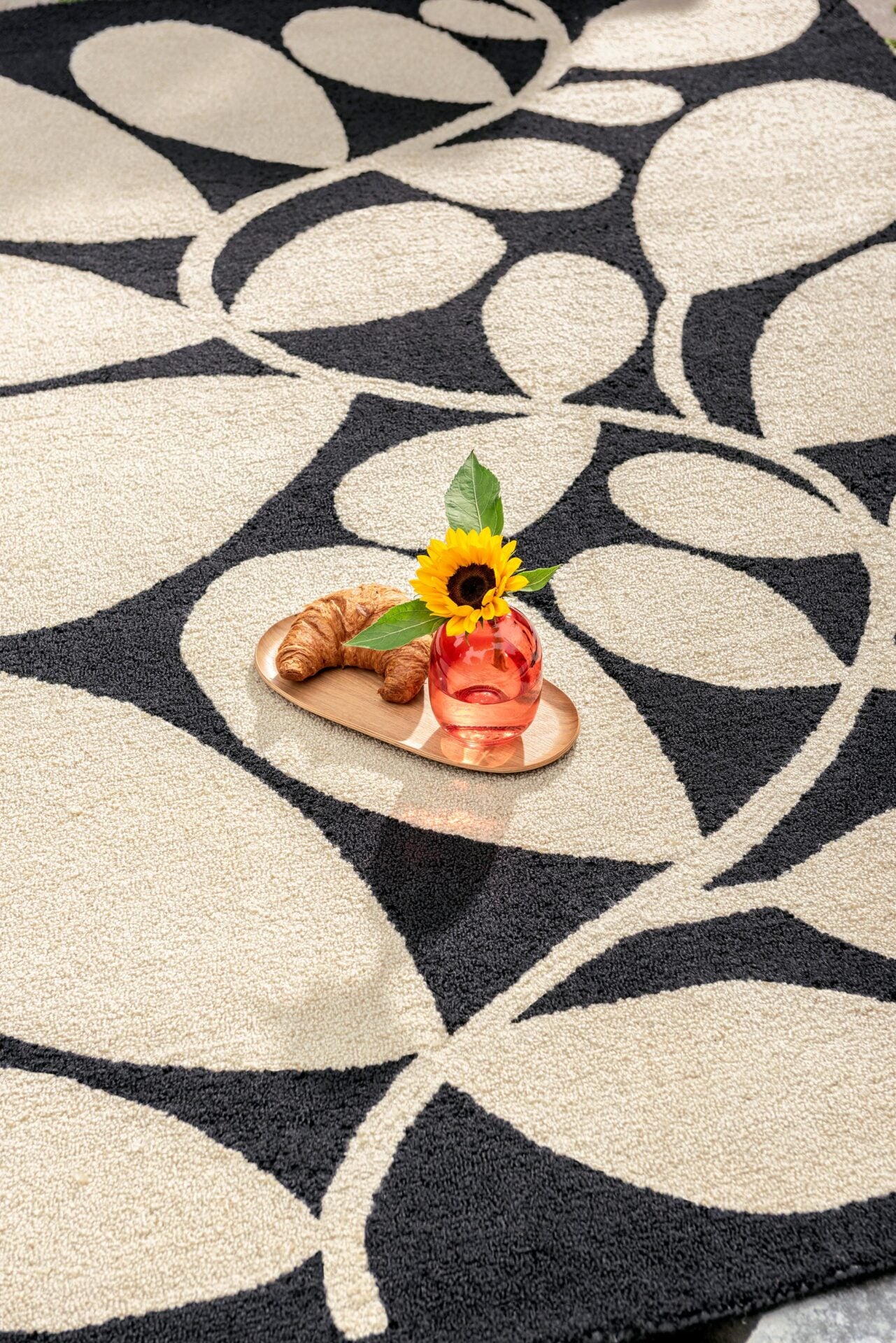 SYCAMORE outdoor rug black with beige