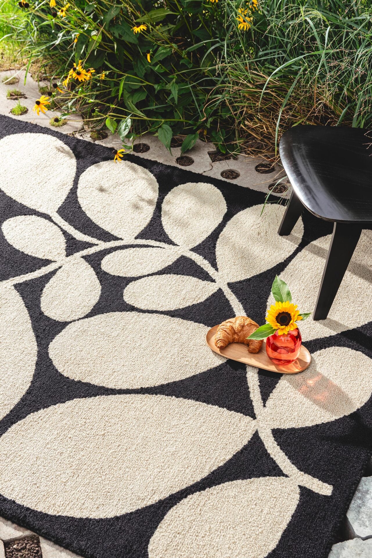 SYCAMORE outdoor rug black with beige