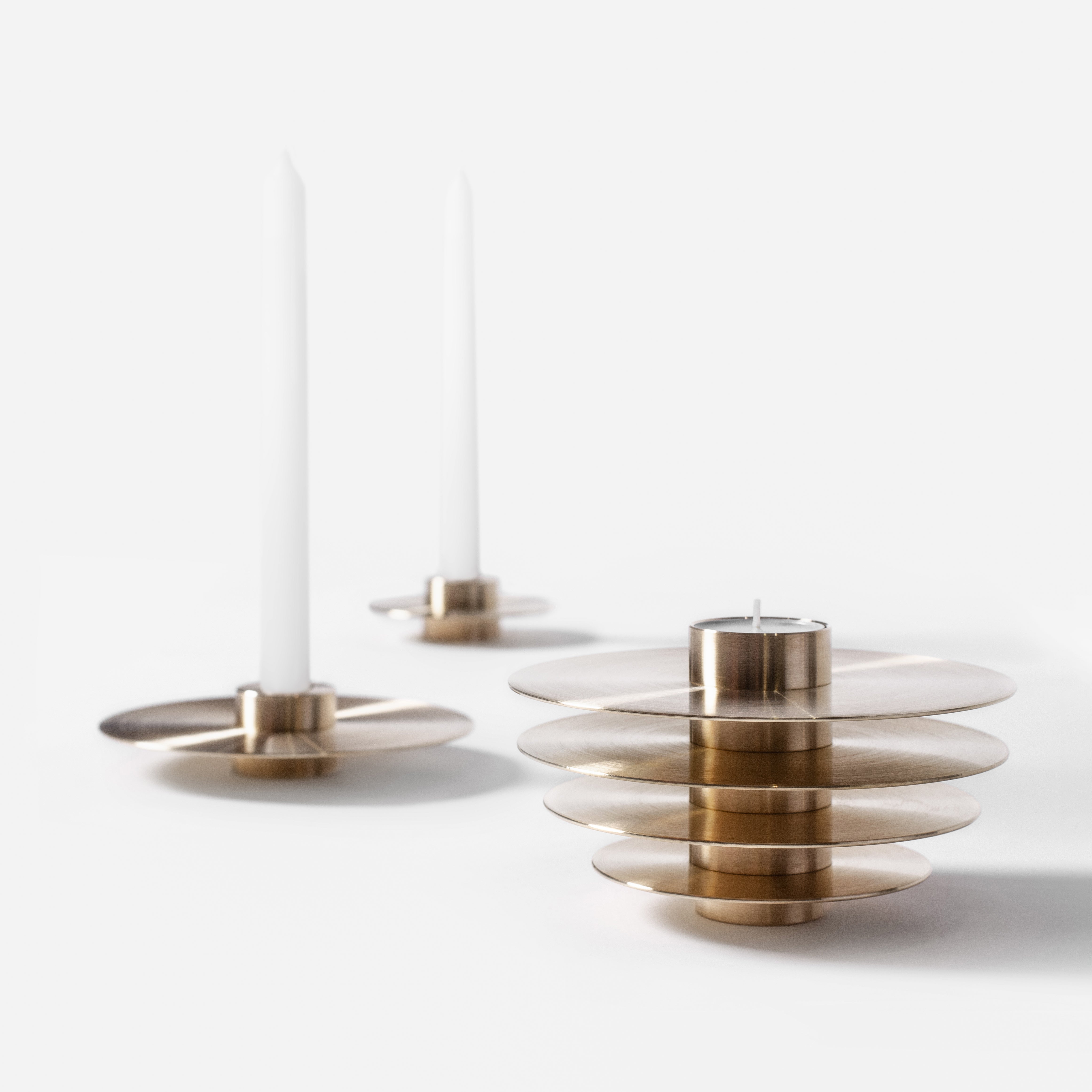 Set von ORB Kerzenhaltern aus Messing