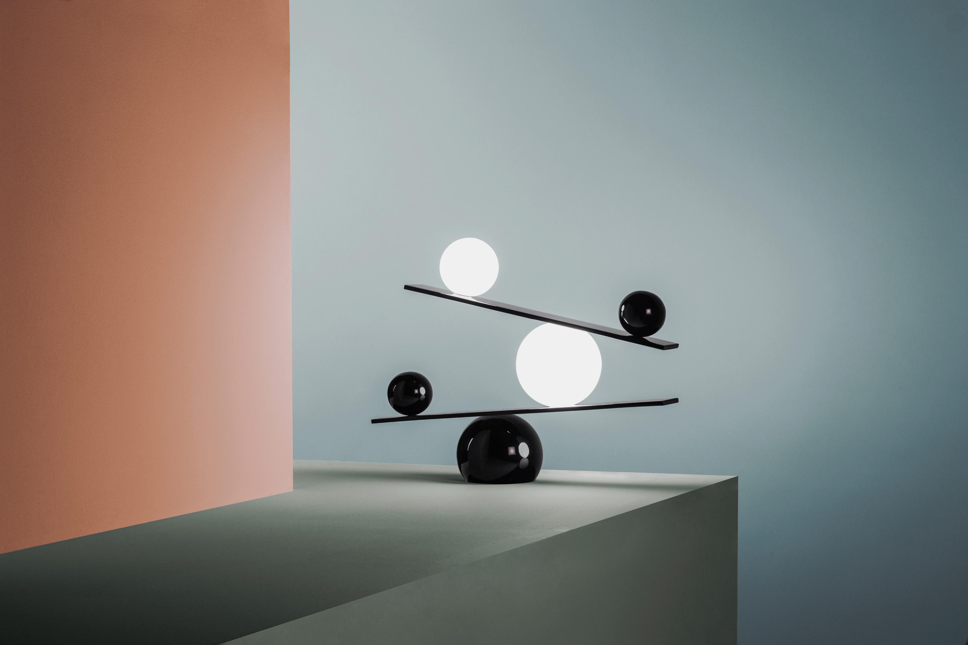 BALANCE black table lamp