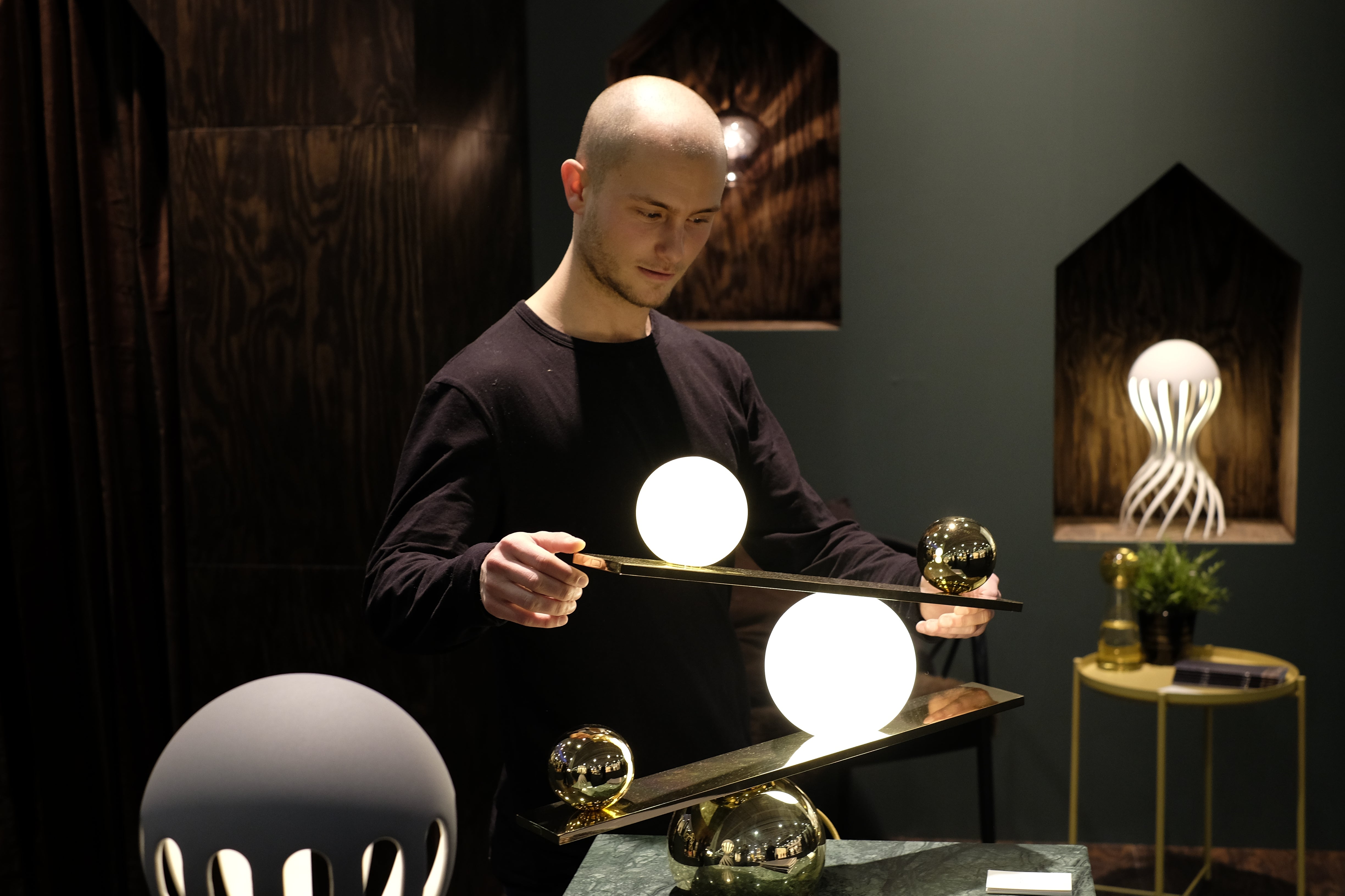 BALANCE brass table lamp