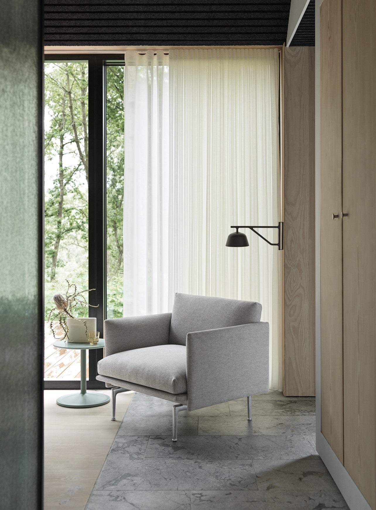Fotel OUTLINE STUDIO – individuell gestaltbar