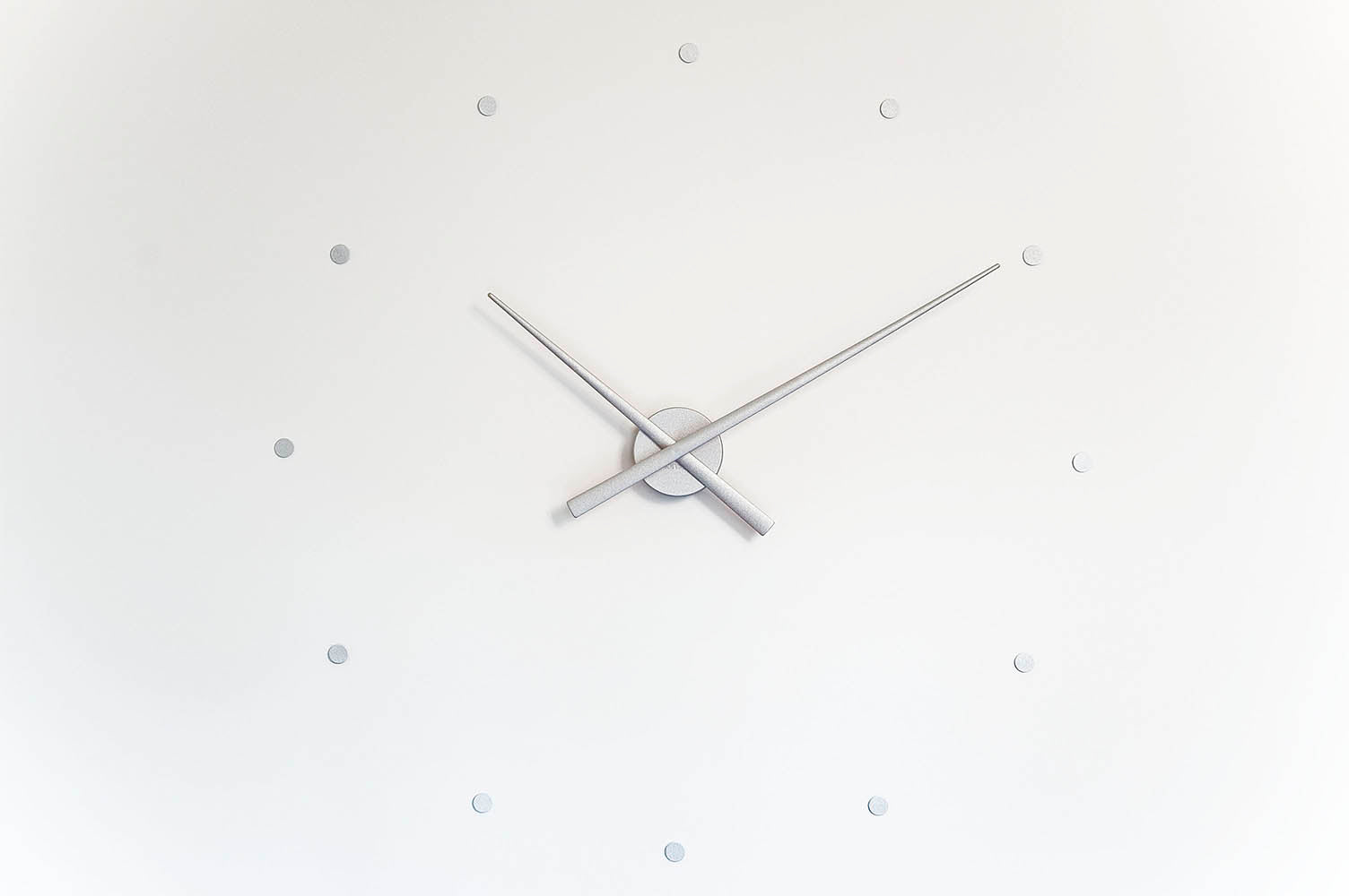 Wanduhr OJ silber