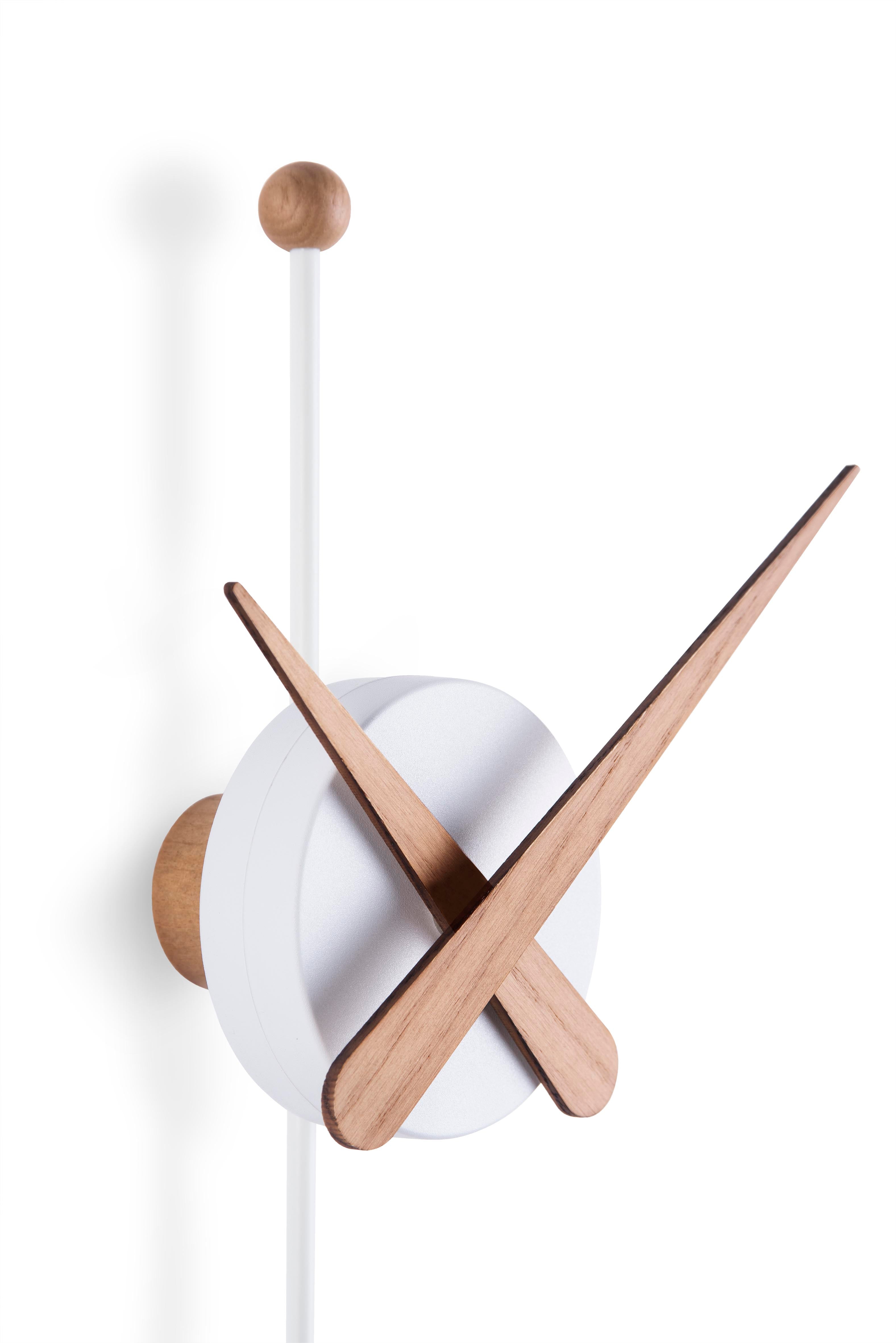 PUNTA wall clock in oak wood with white