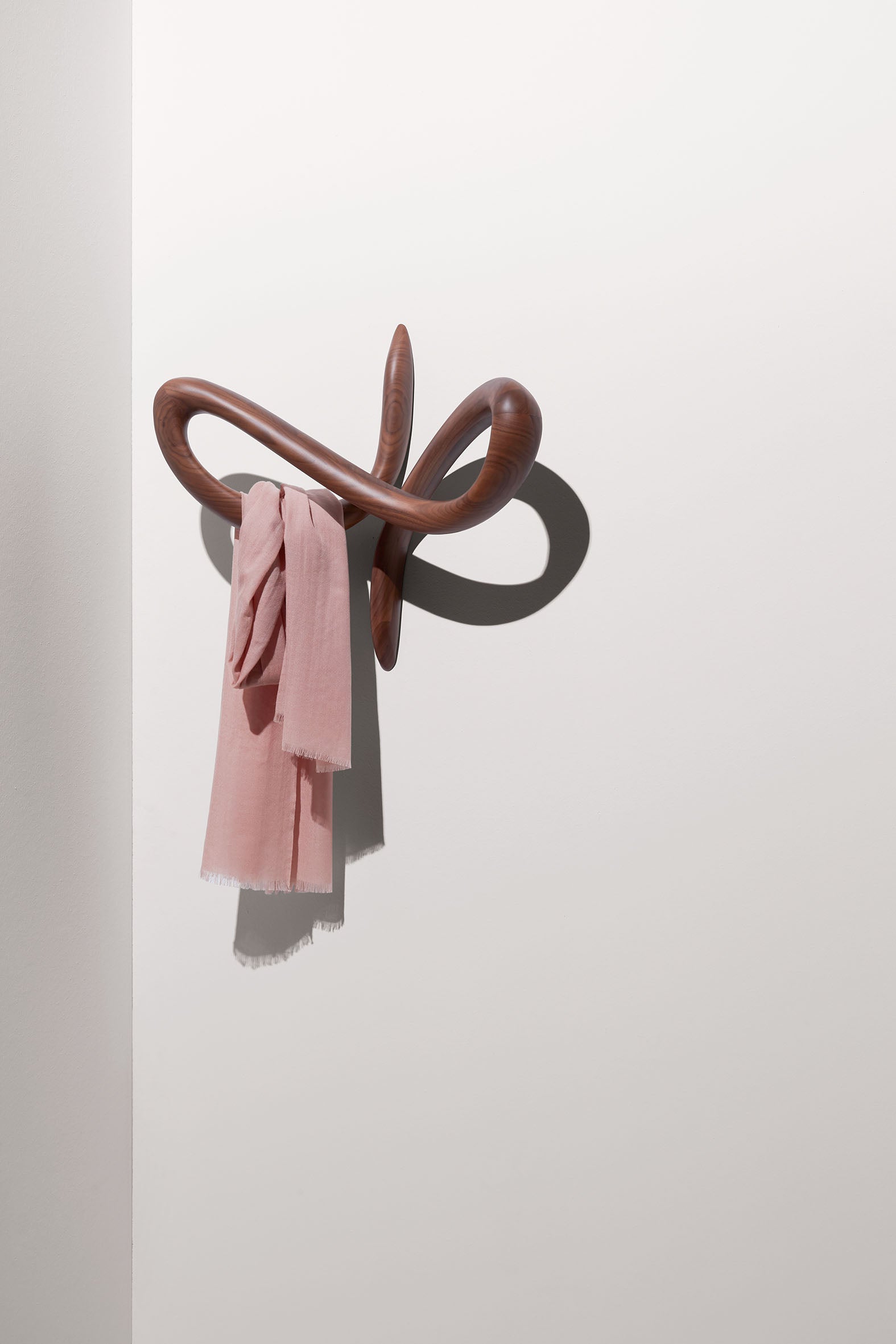 Wandgarderobe VERTIGO Nussbaum