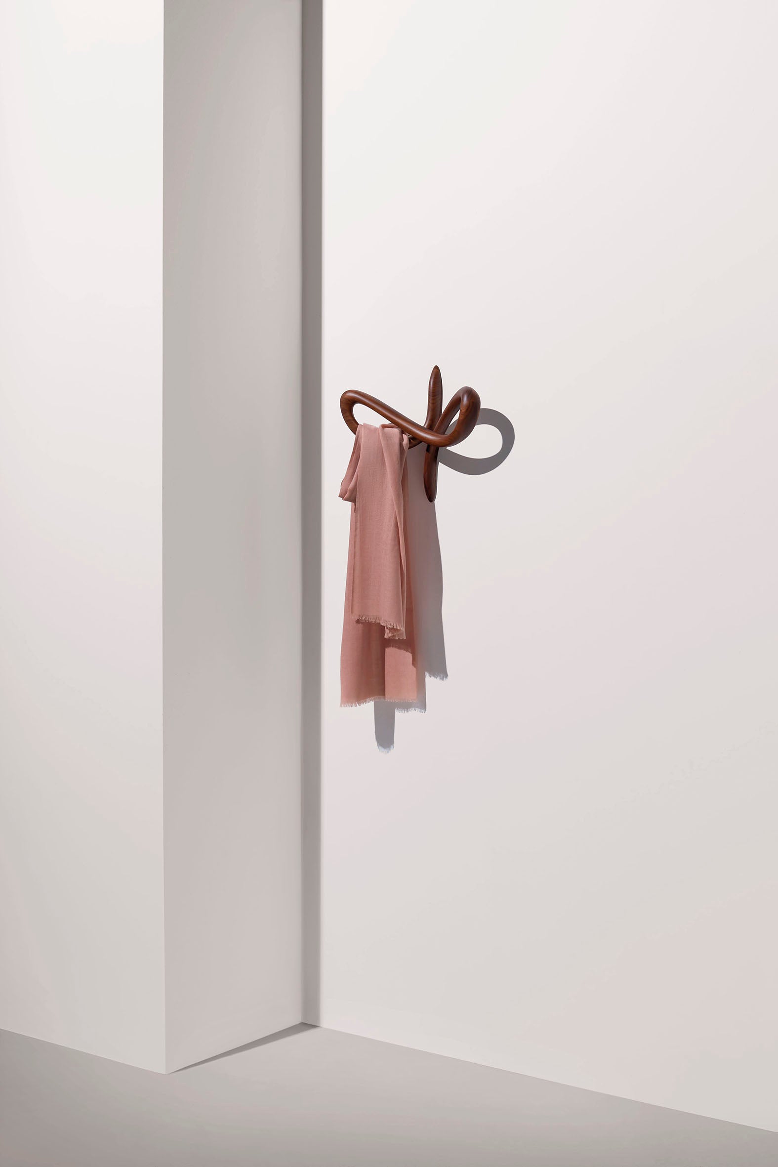 Wandgarderobe VERTIGO Nussbaum