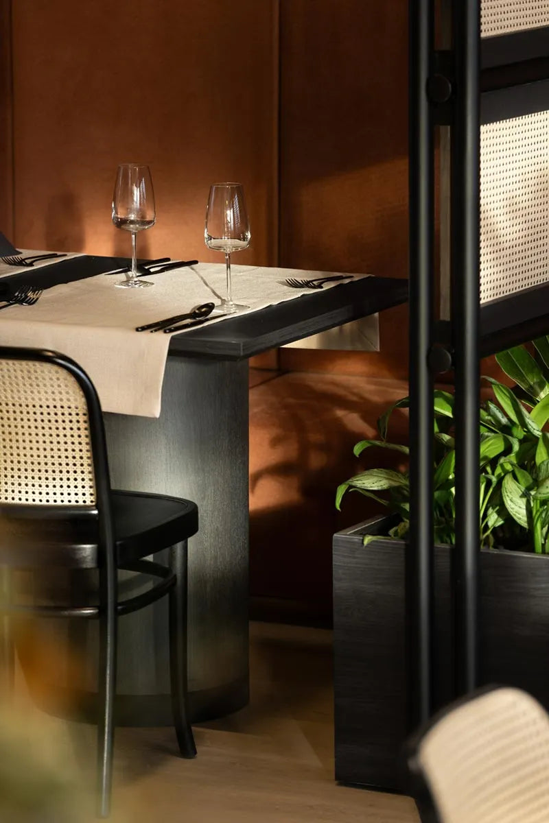 Stuhl mit Armlehnen BENKO B-8120 Buchenholz