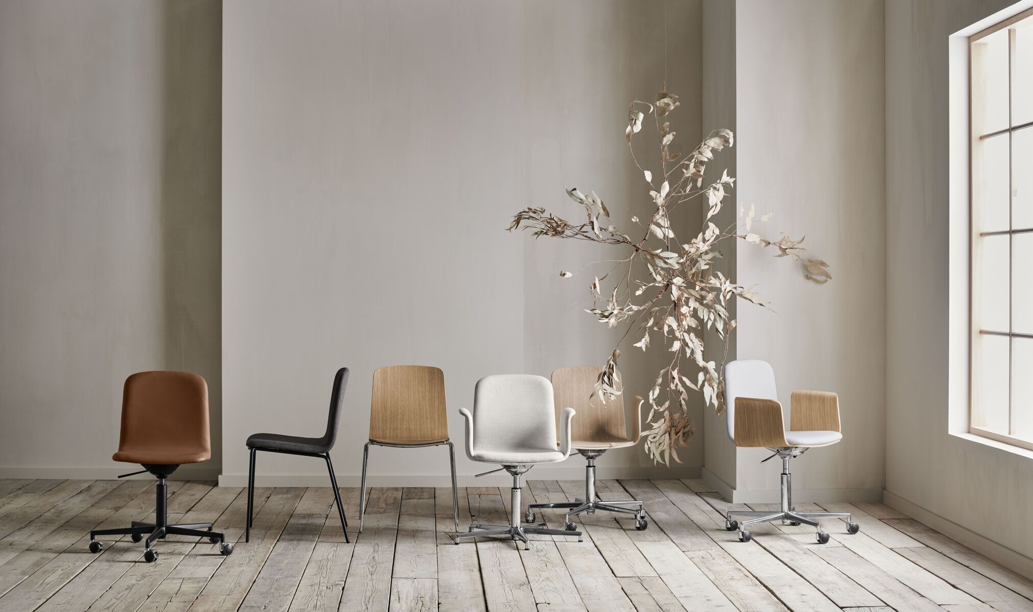 Palm Office Stuhl Nussfurnier mit einer Metallbasis