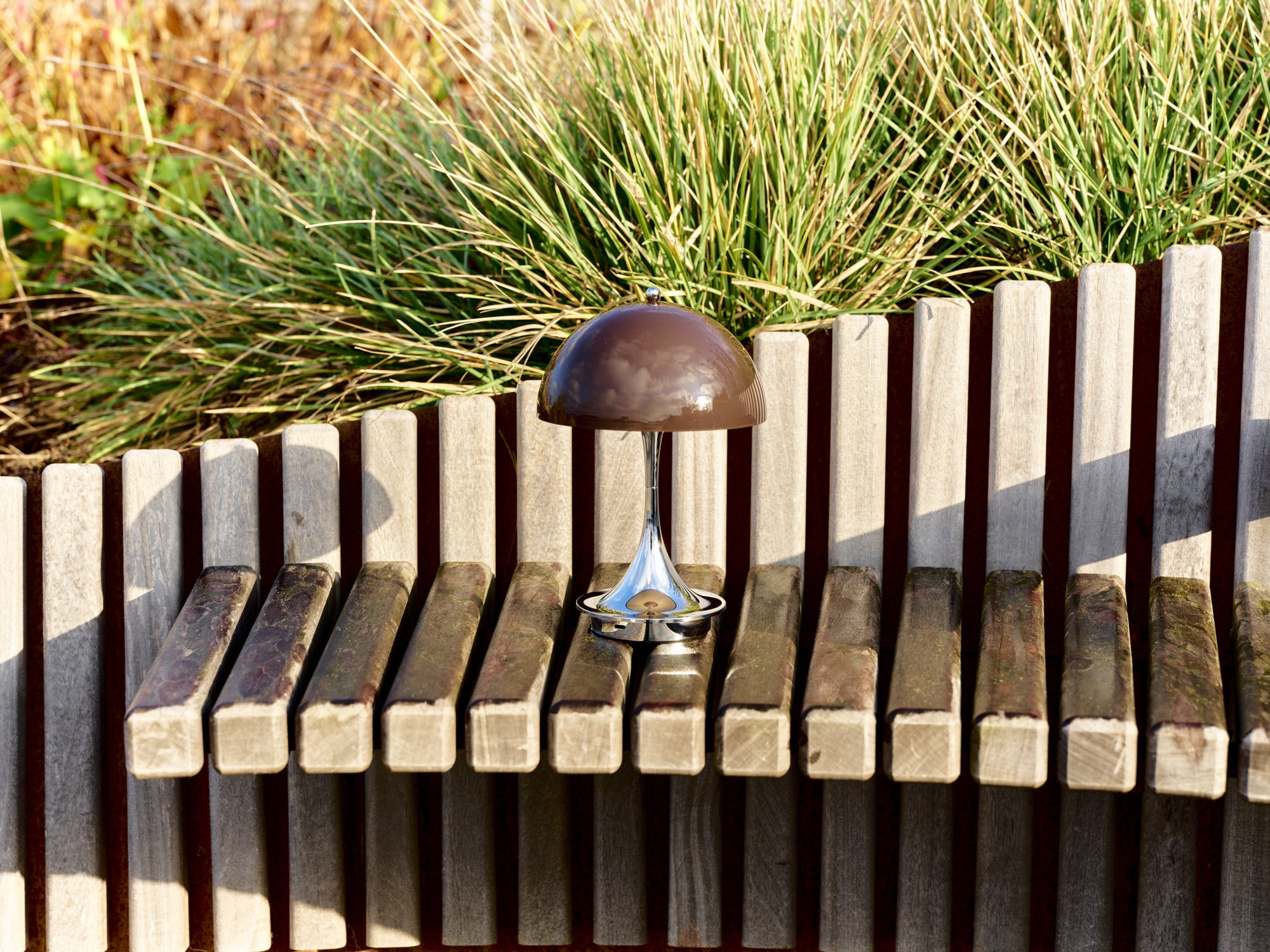 Tragbare Lampe PANTHELLA 160 braun mit verchromtem Fuß