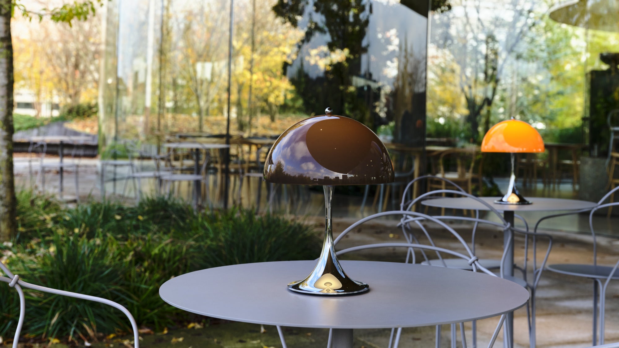 Tragbare Lampe PANTHELLA 250 braun mit verchromtem Fuß