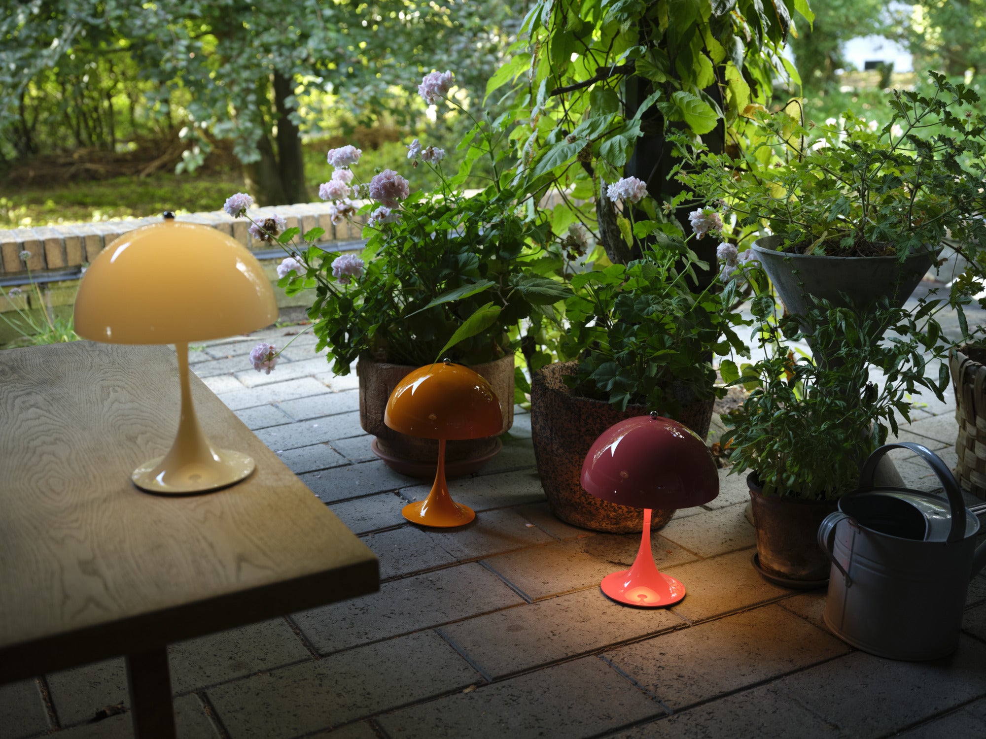 Tragbare Lampe PANTHELLA 250 koralle