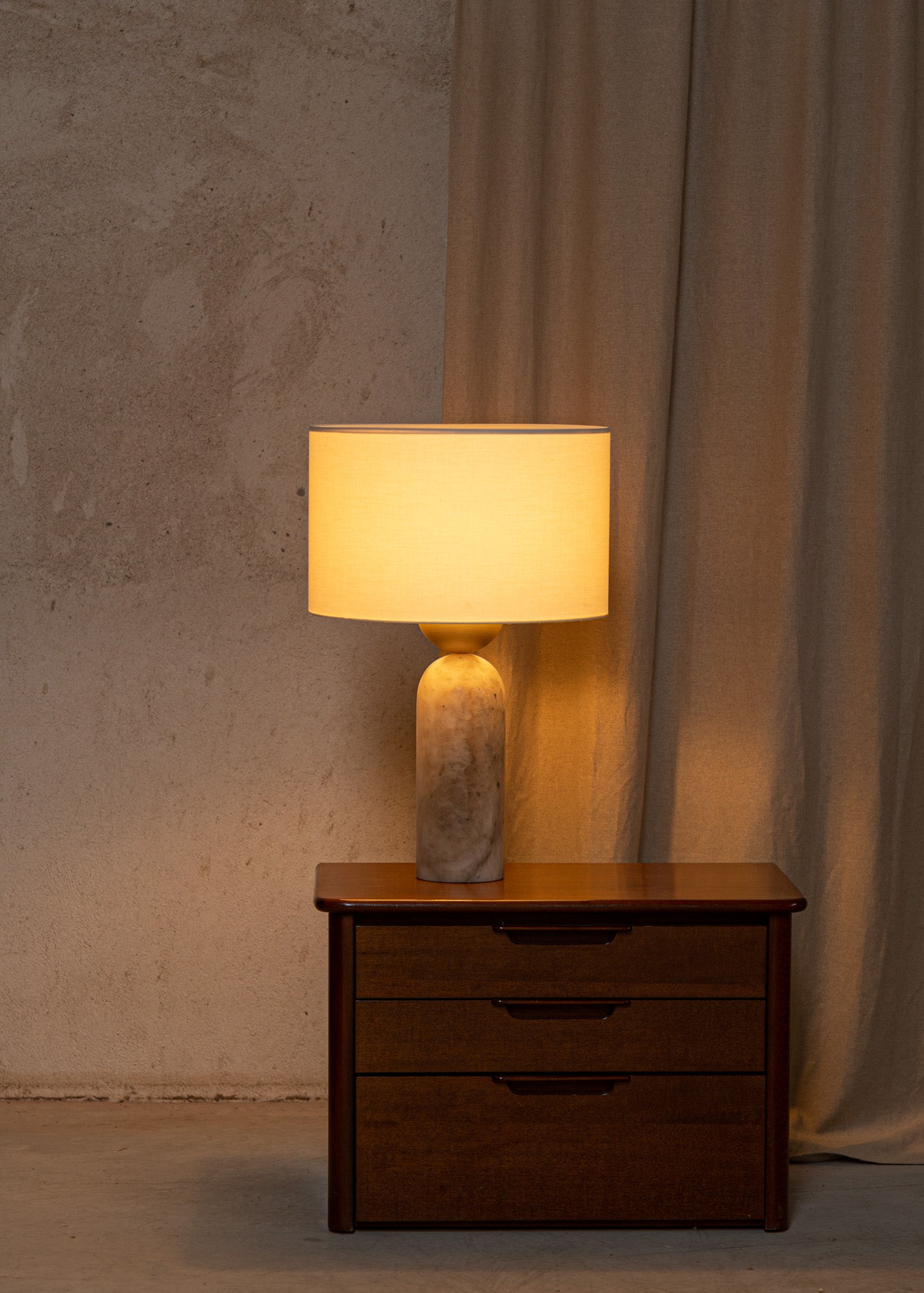 Tischlampe PEONA dunkelbeige Alabaster