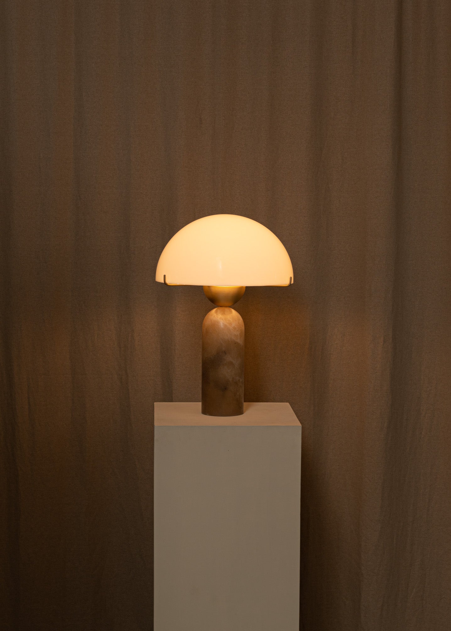 Tischlampe PEONO dunkelbeige Alabaster