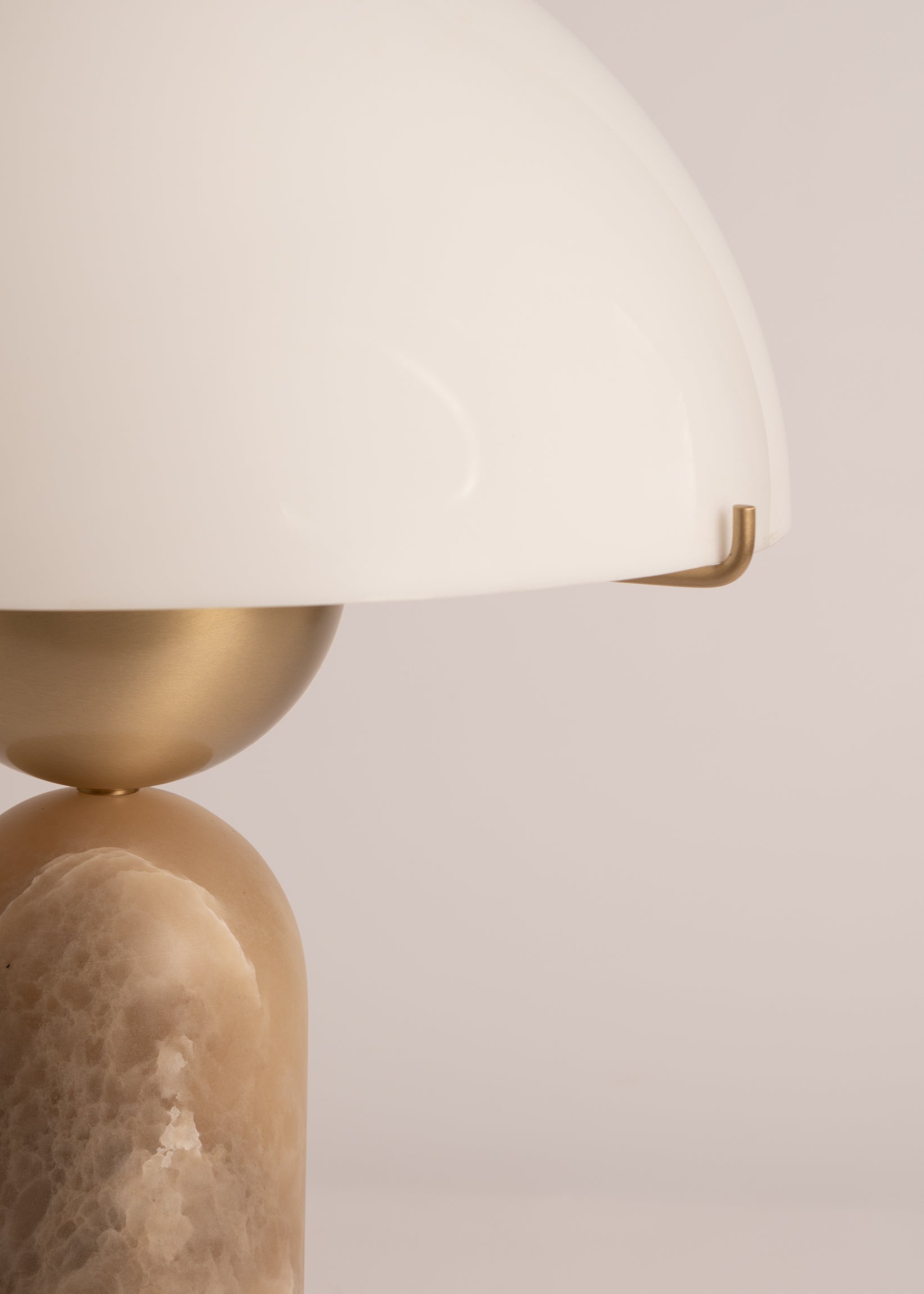 Tischlampe PEONO dunkelbeige Alabaster