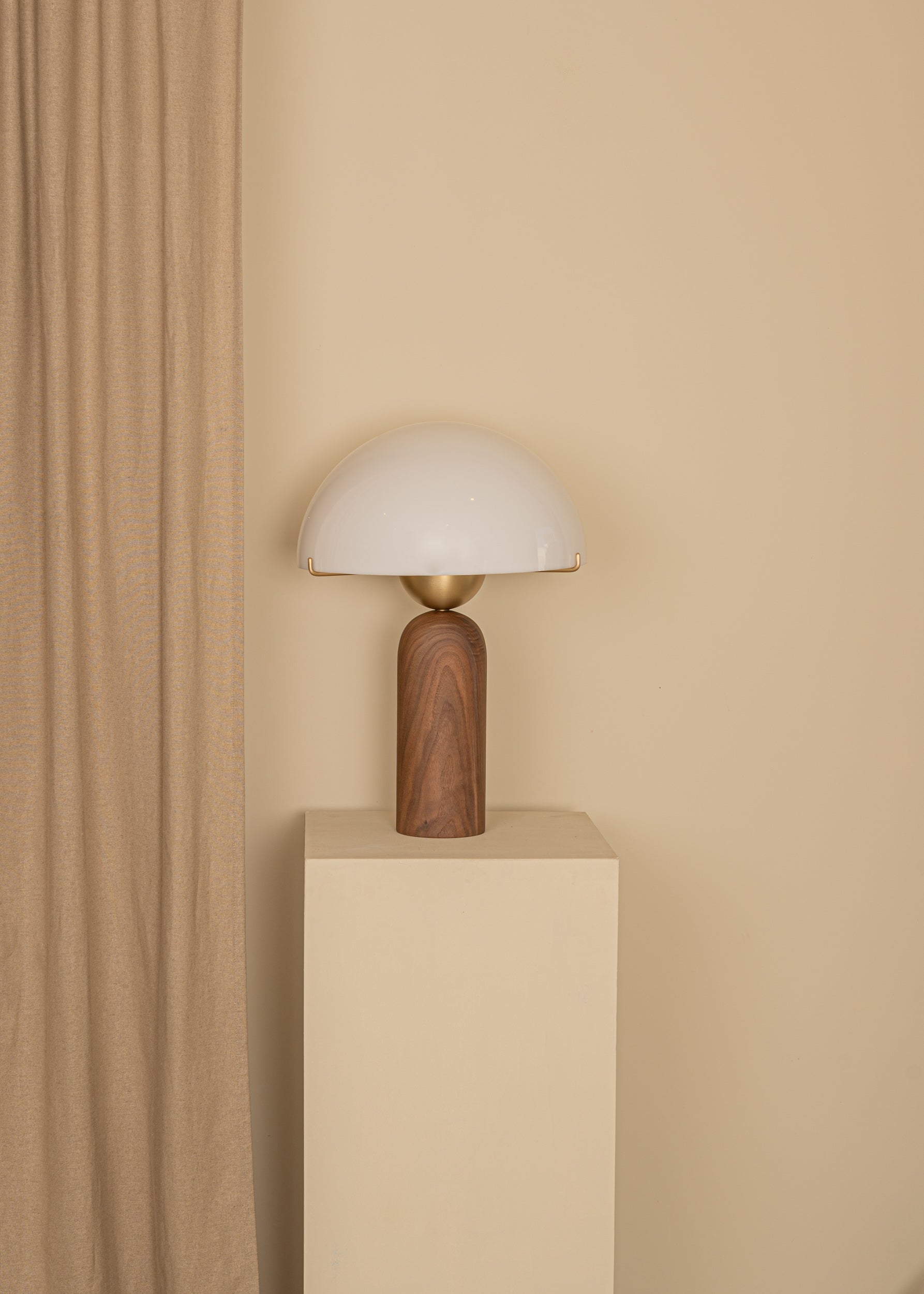 PEONO Walnut Wood Table Lamp