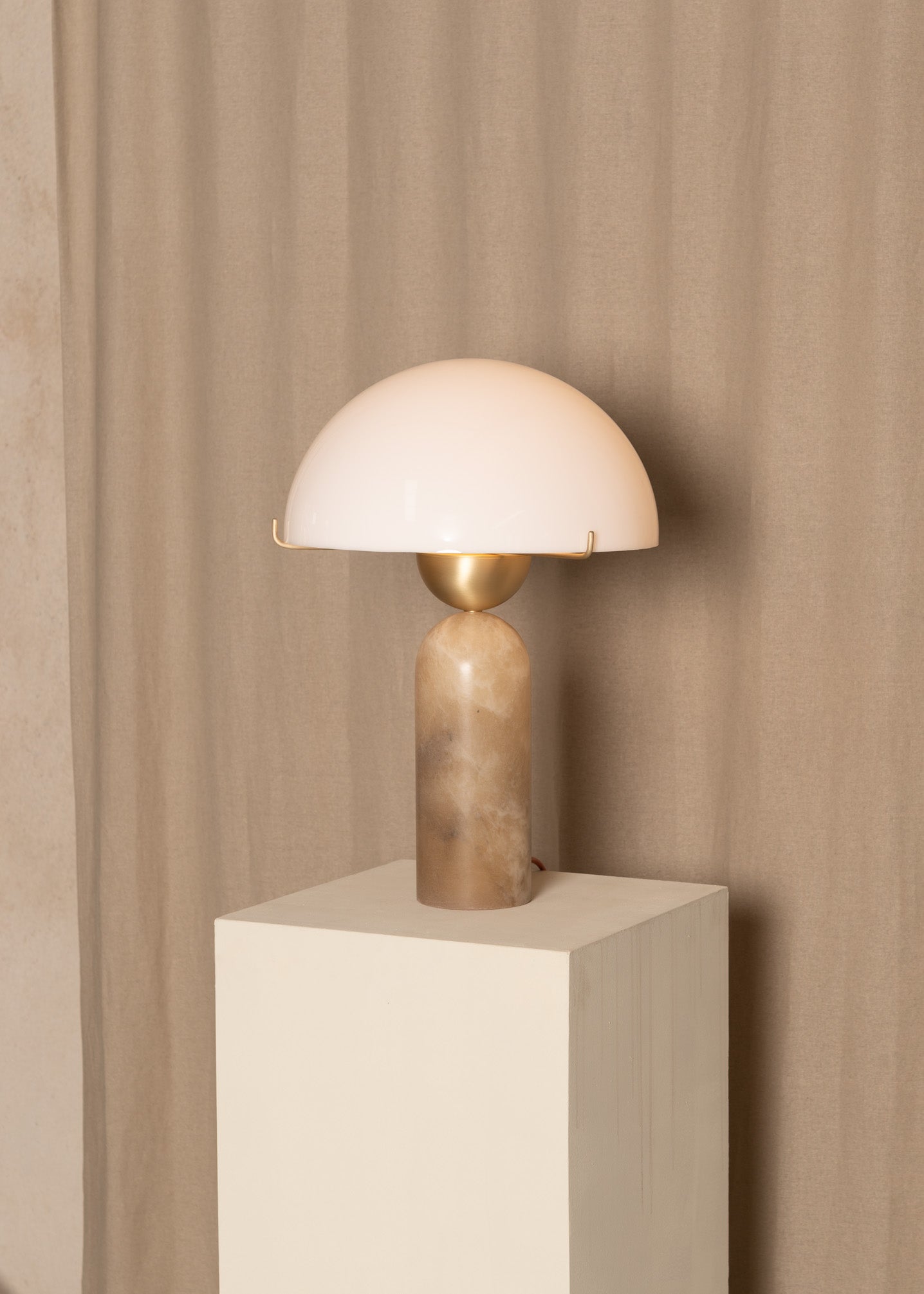 Tischlampe PEONO dunkelbeige Alabaster