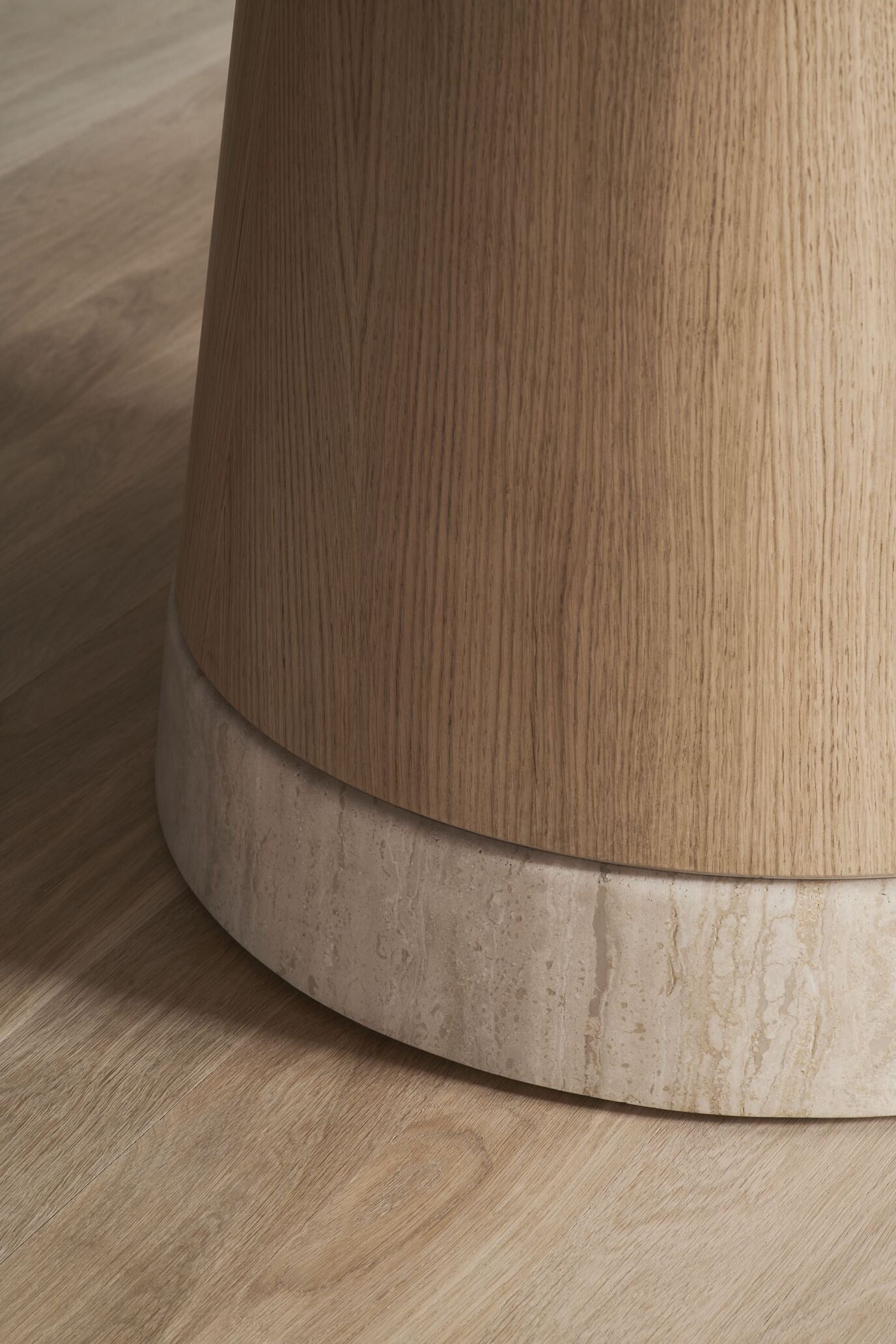 Round Table PIRO Oak Wood