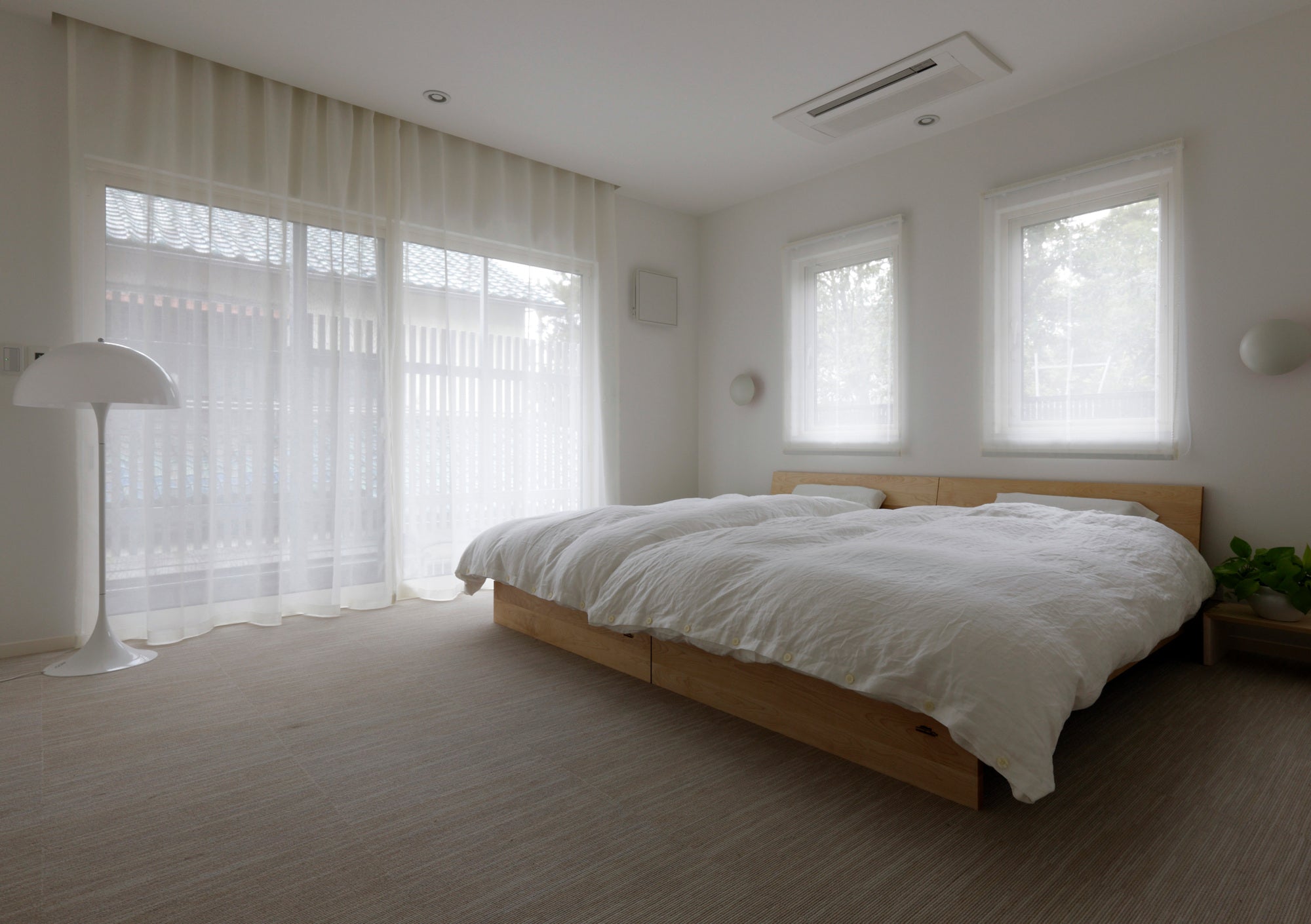 Stehlampe PANTHELLA weiß