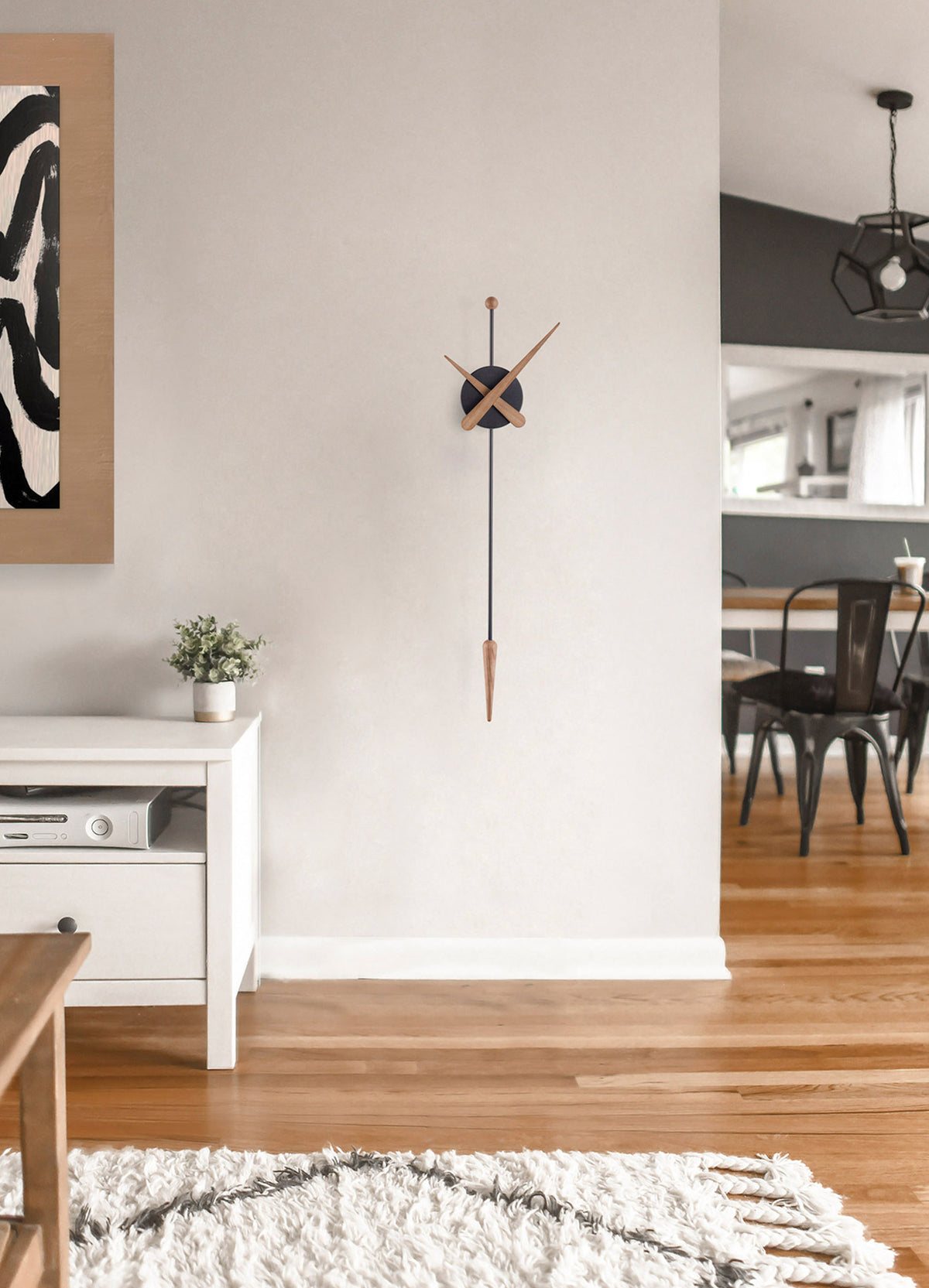 Wanduhr PUNTA Nussbaum mit Schwarz
