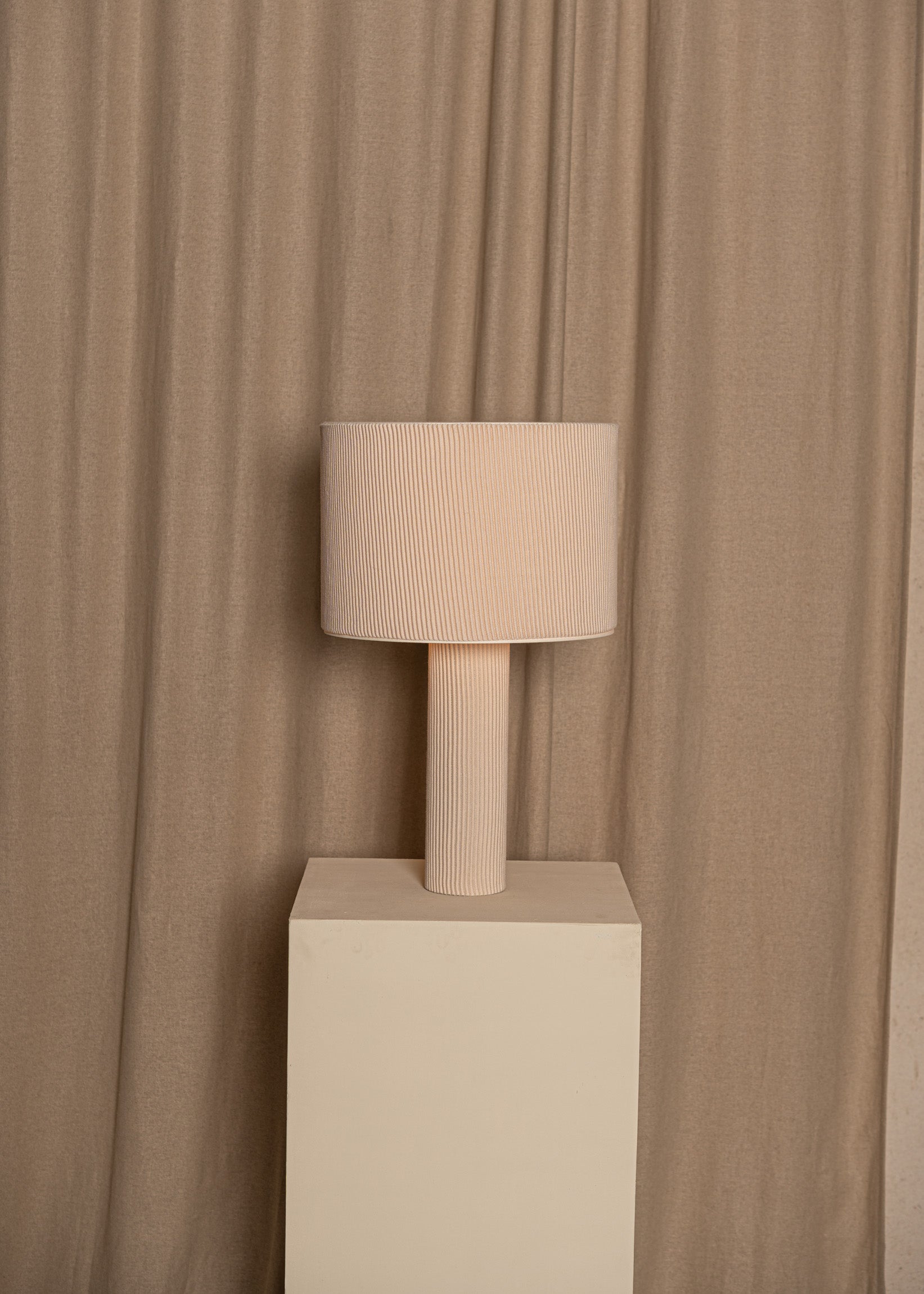 Tischlampe PYJAMA beige Wolle