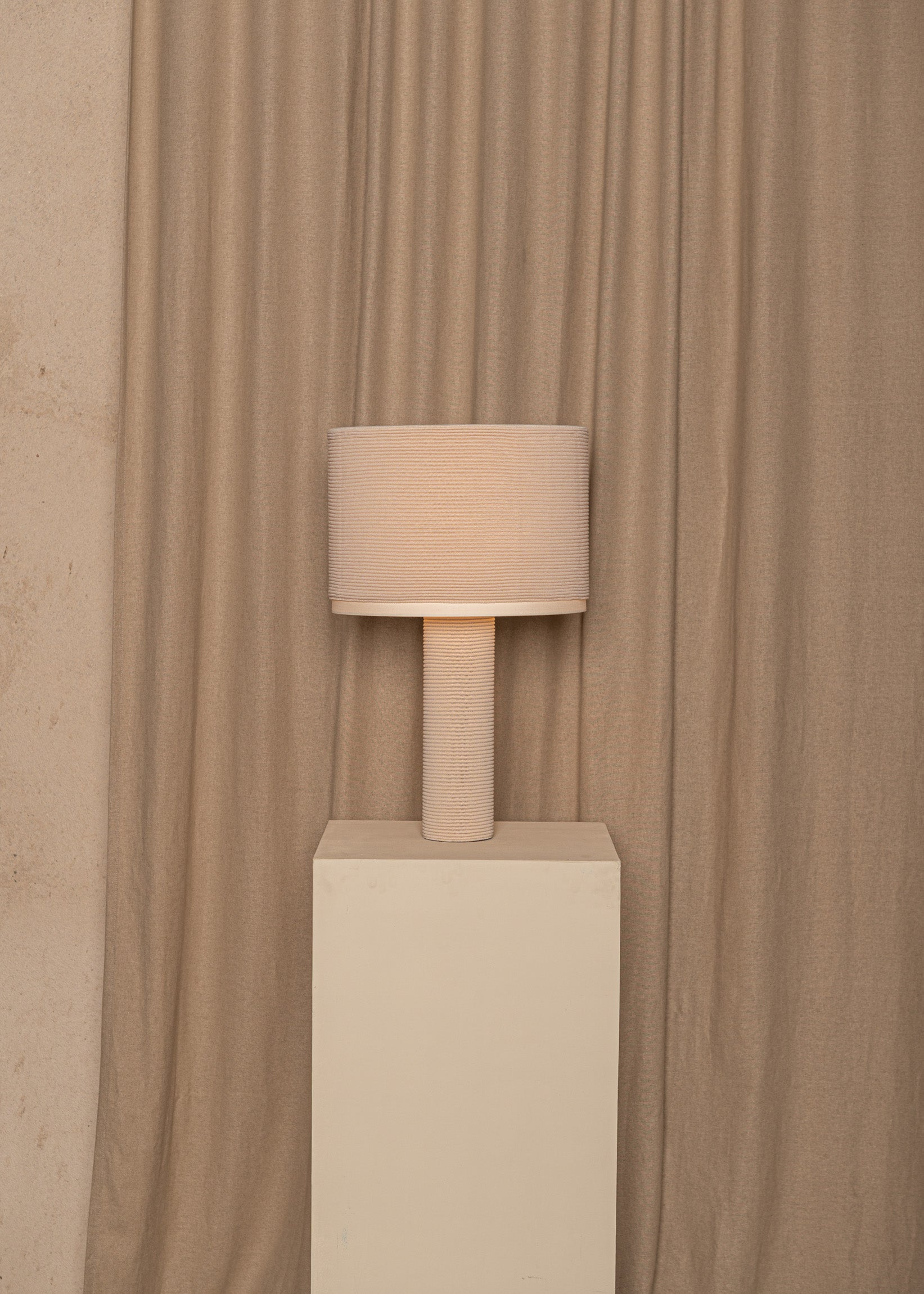 Tischlampe PYJAMA beige Wolle
