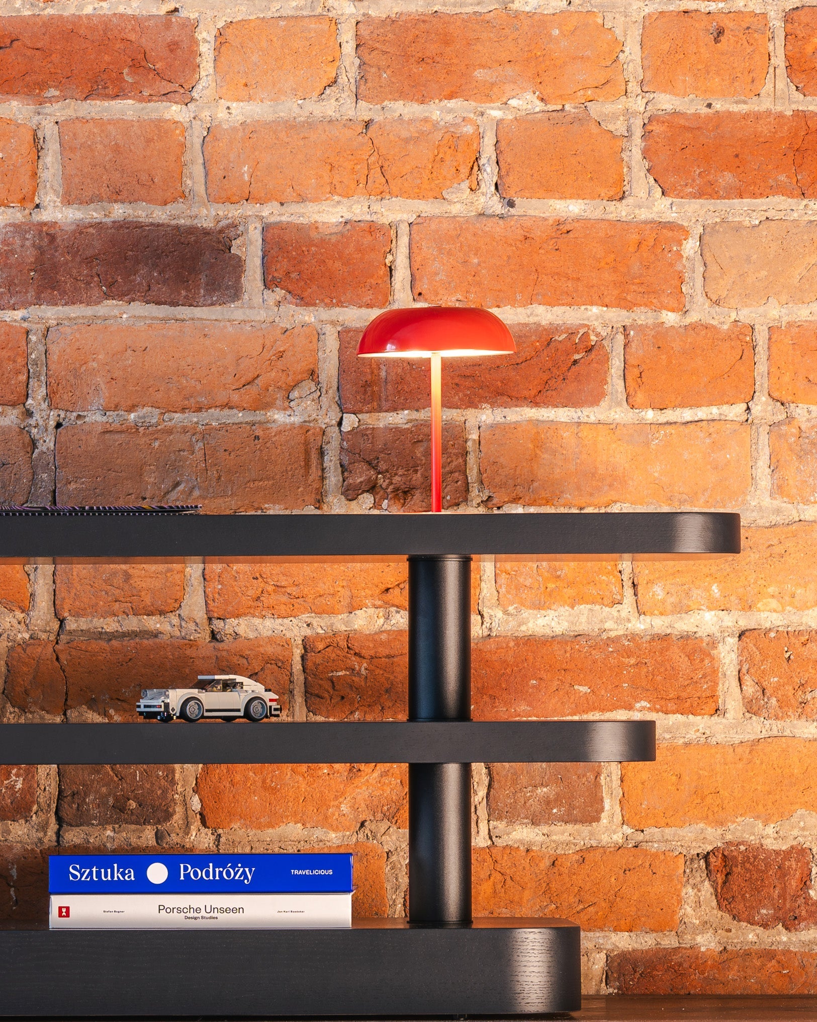 RTV-Szrank REL schwarz-gold furniert