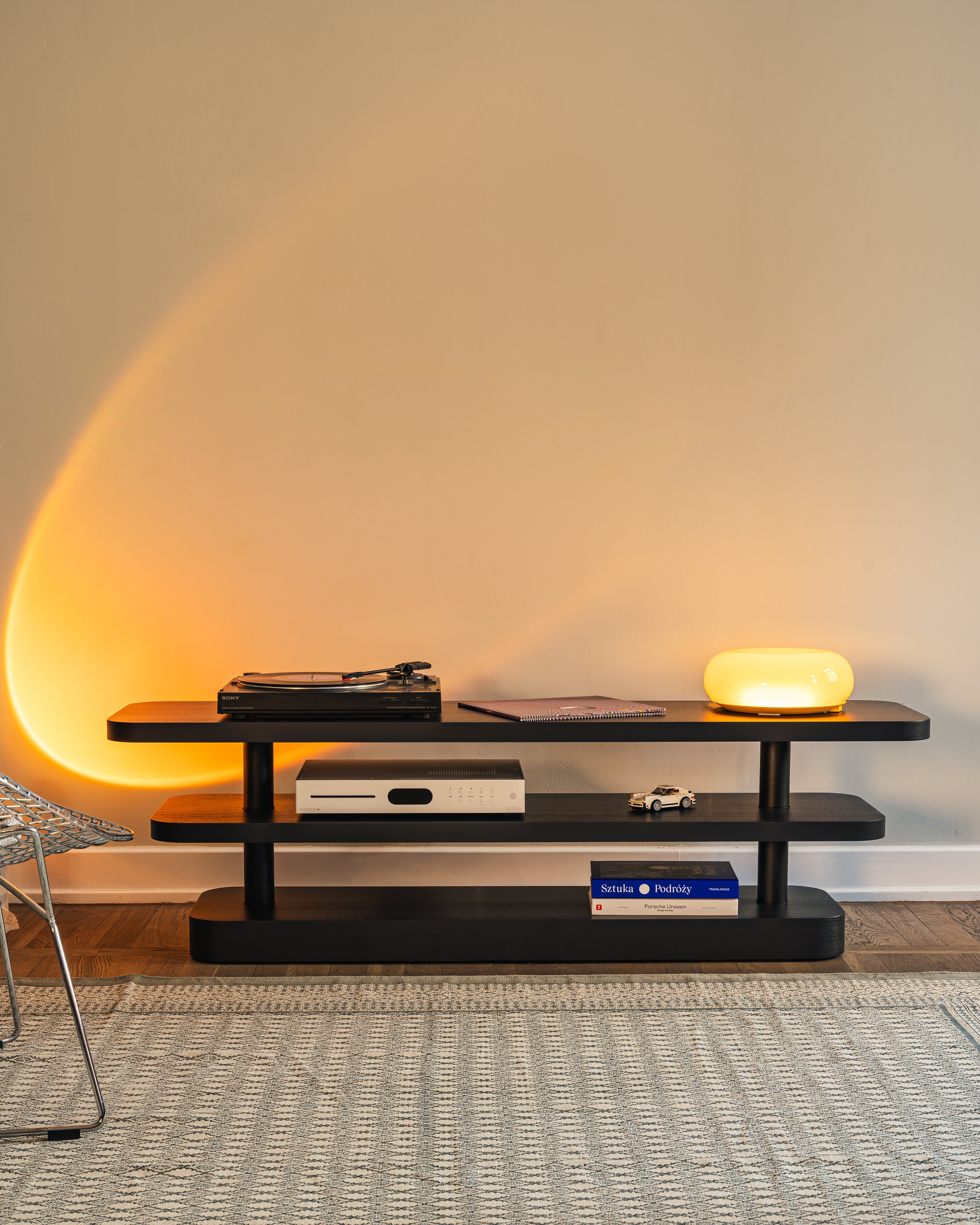 RTV-Szrank REL schwarz-gold furniert