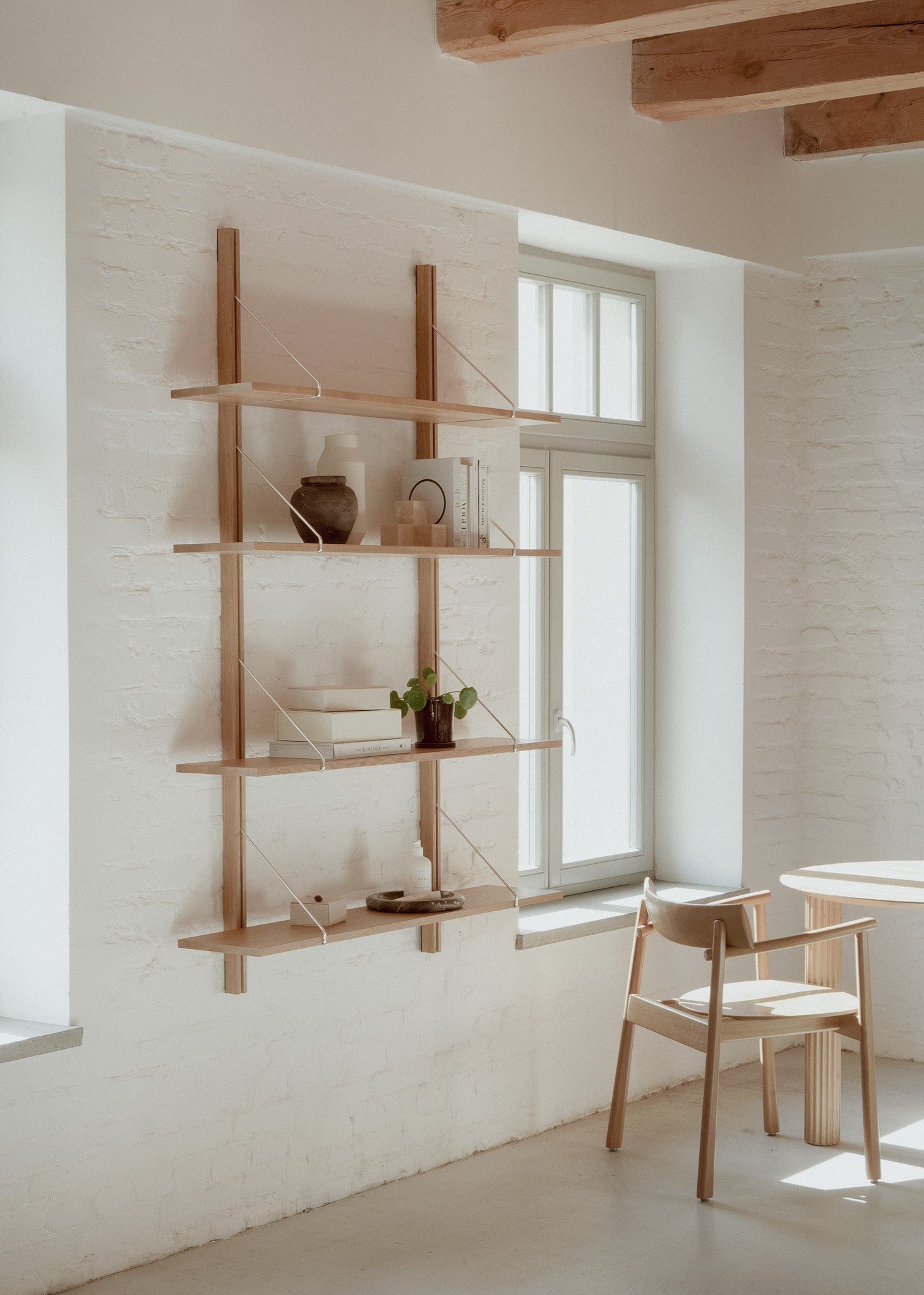 Wandregal RODD aus Eichenholz