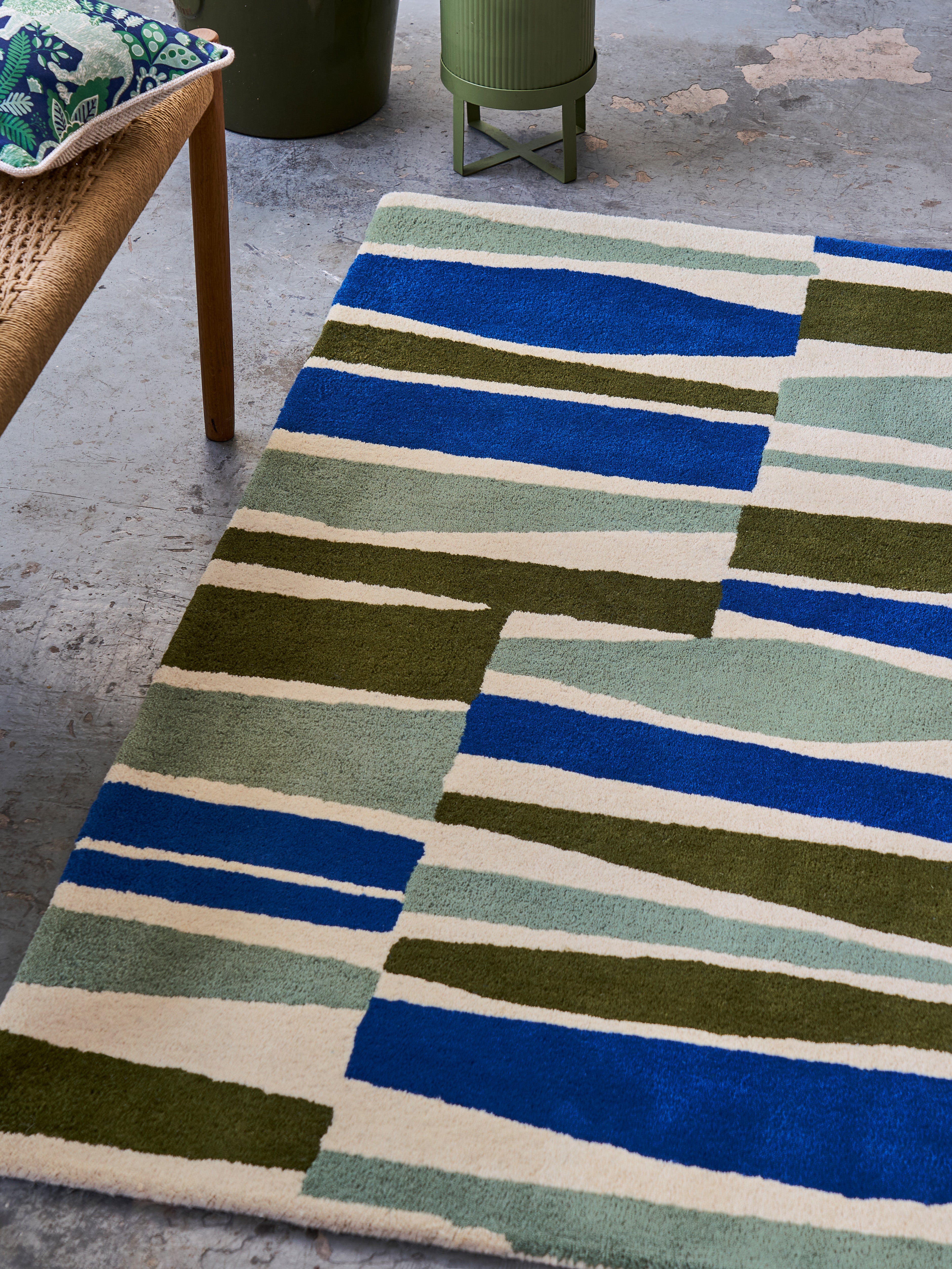 SAKU OLIVE rug in olive green with blue