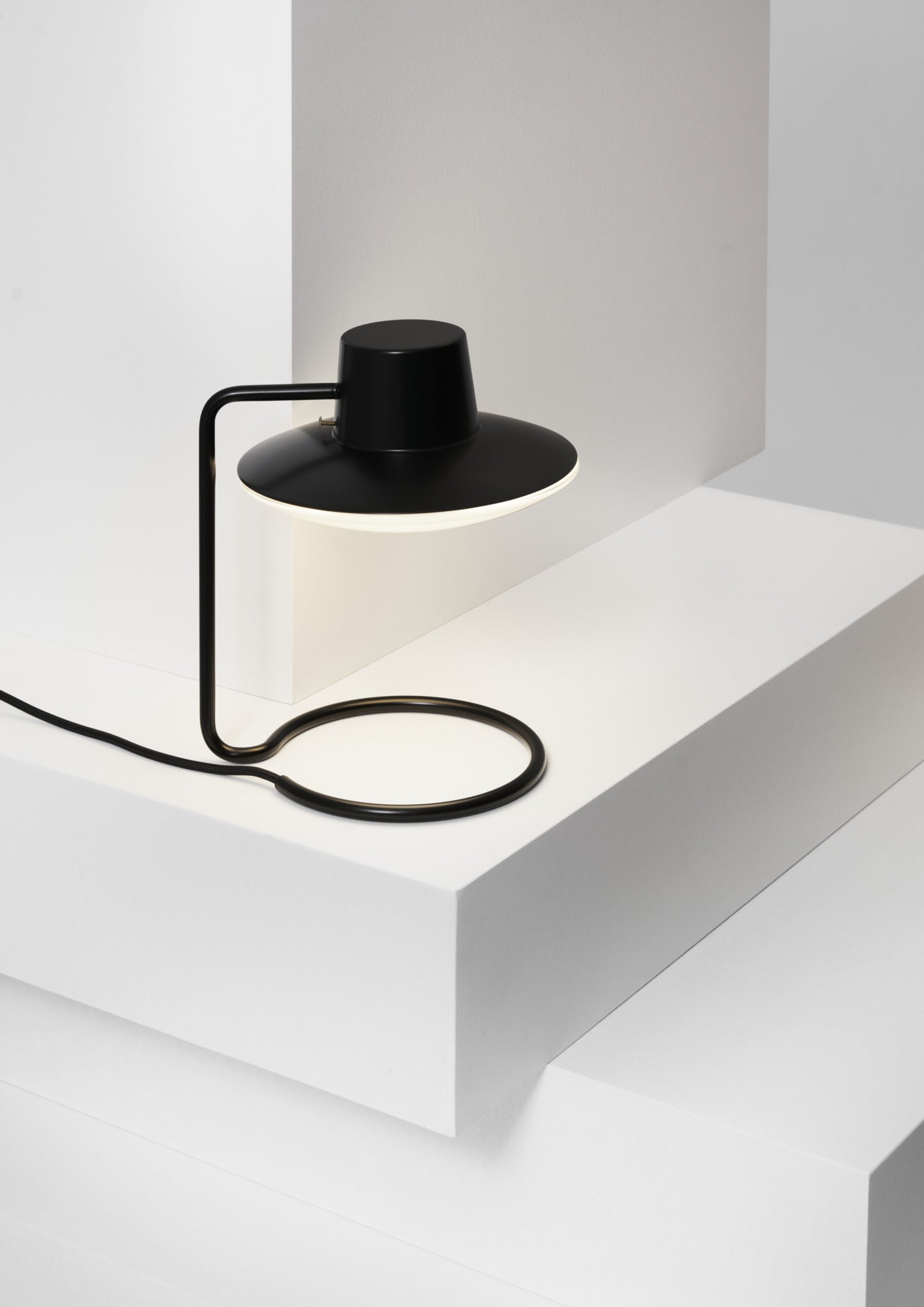 AJ OXFORD black table lamp