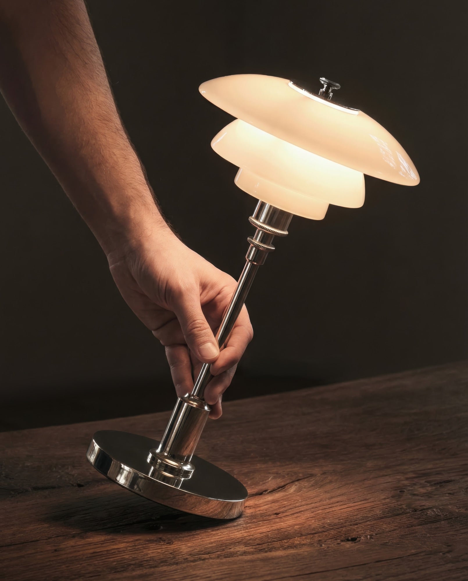 Lampa przenośna PH 1/1 biały z chromowaną podstawą – Louis Poulsen