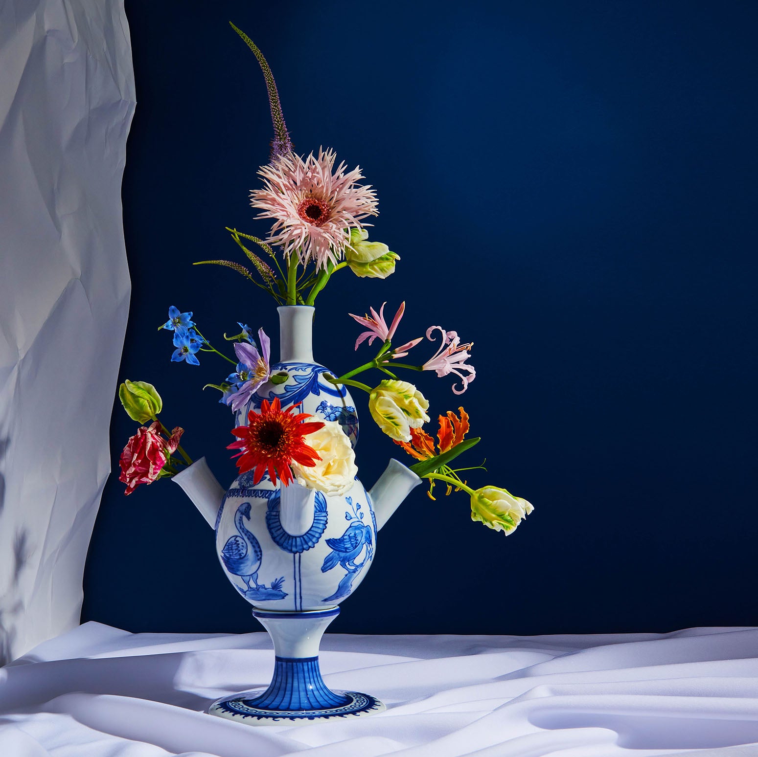 ANOUK BIRD white vase with blue