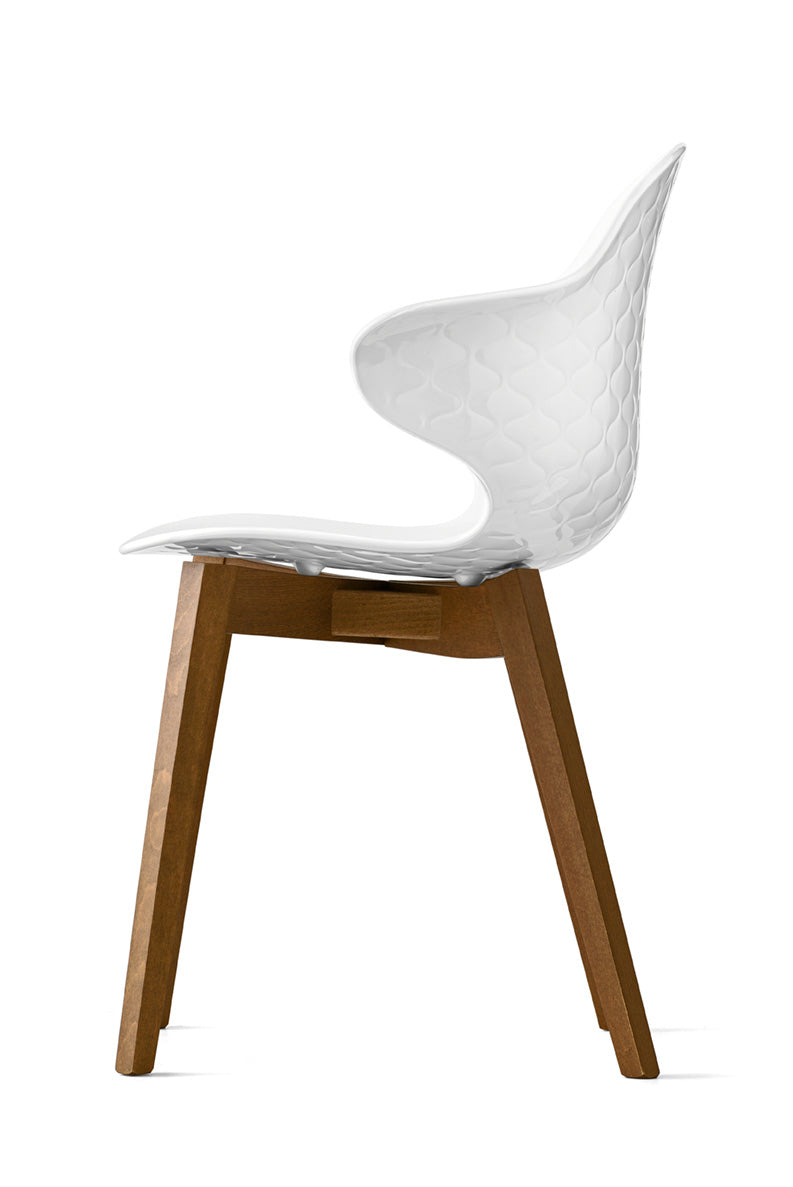 Stuhl SAINT TROPEZ mit weißem Sitz und Nussbaumfuß