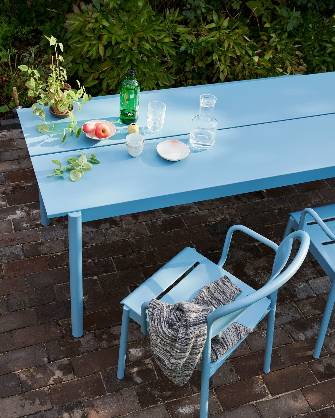 LINEAR Outdoor Table Blue Steel